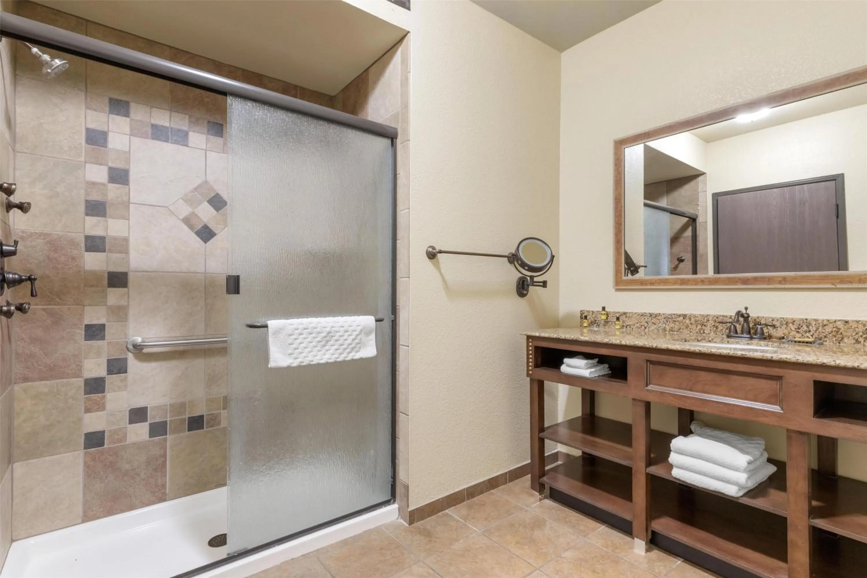 Bathroom in Best Western PLUS Cimarron Hotel & Suites