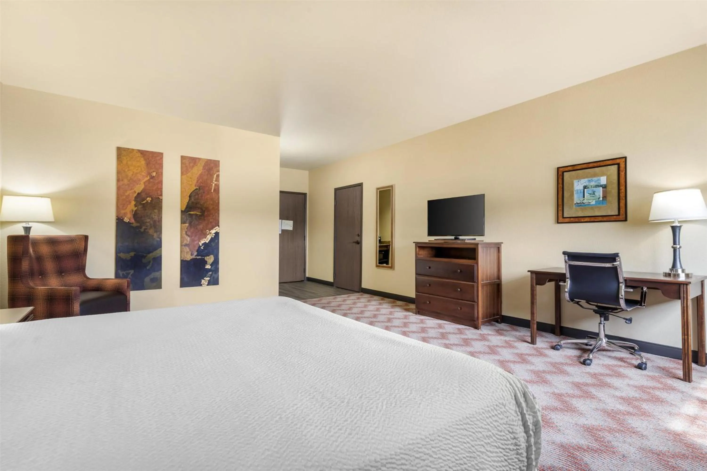 Bedroom, Bed in Best Western PLUS Cimarron Hotel & Suites
