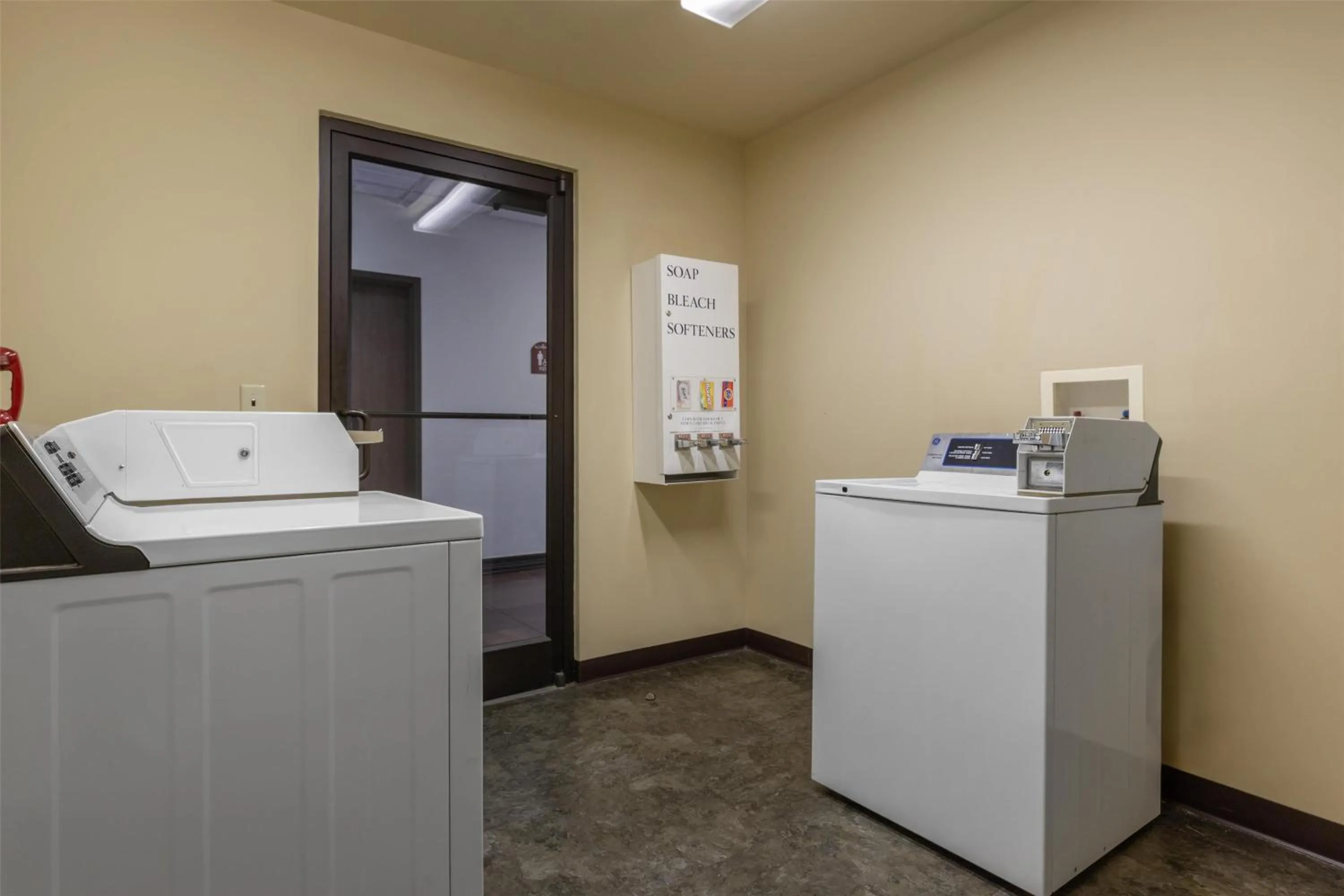 Property building in Best Western PLUS Cimarron Hotel & Suites