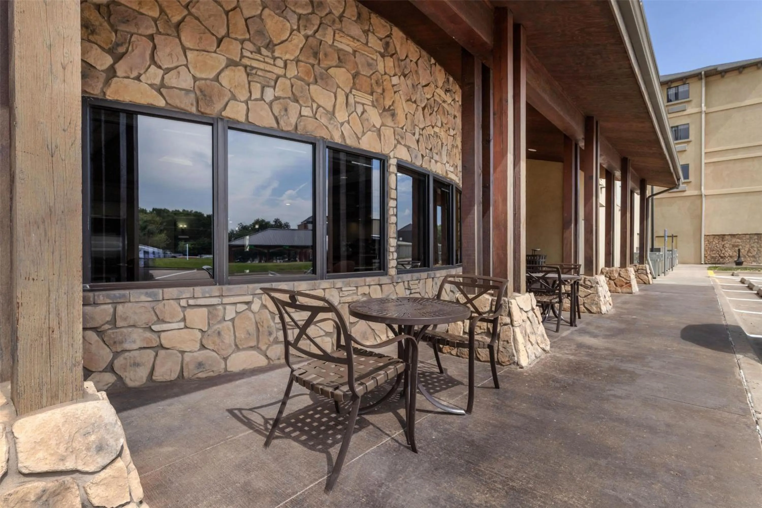 Property building in Best Western PLUS Cimarron Hotel & Suites