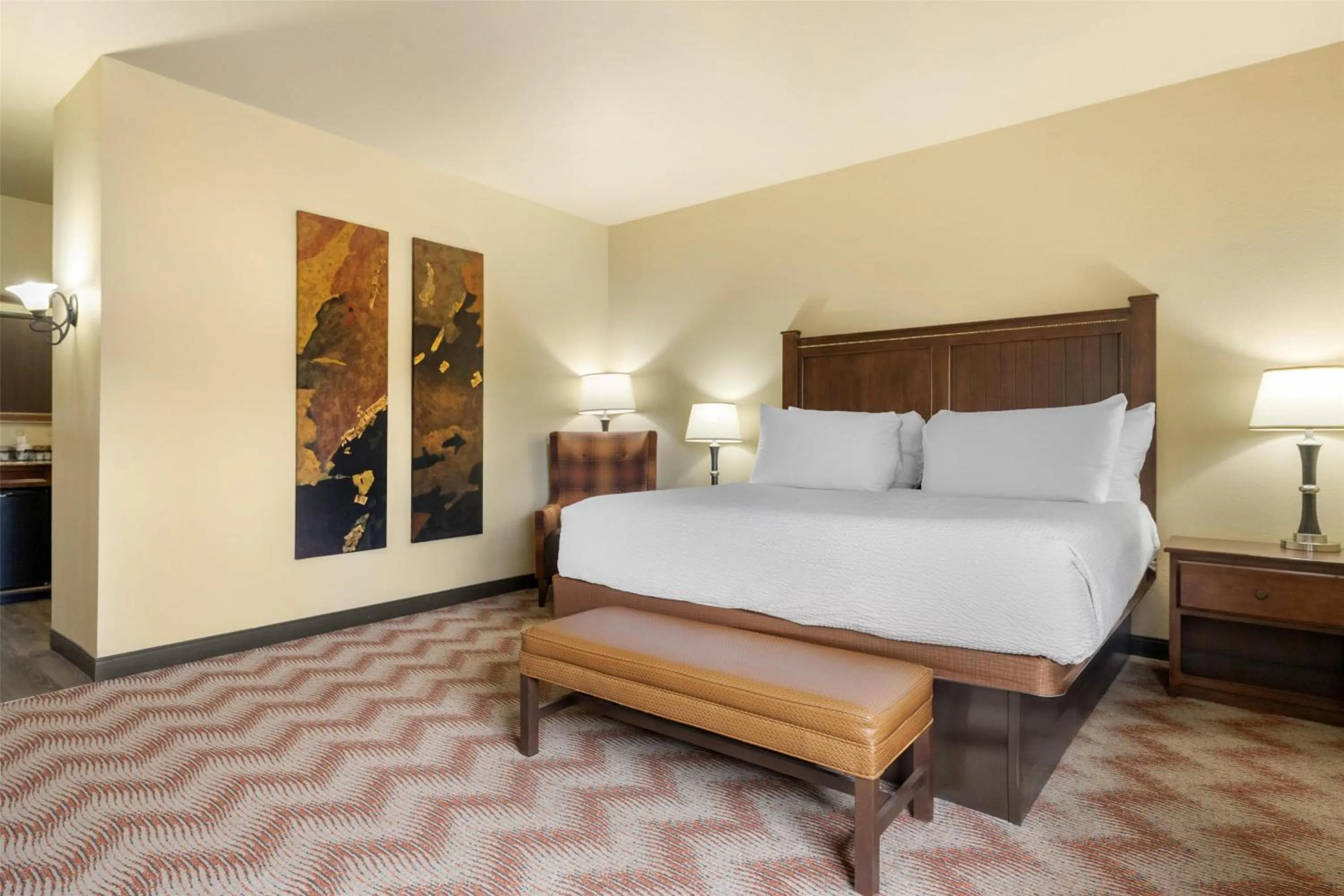 Bedroom, Bed in Best Western PLUS Cimarron Hotel & Suites