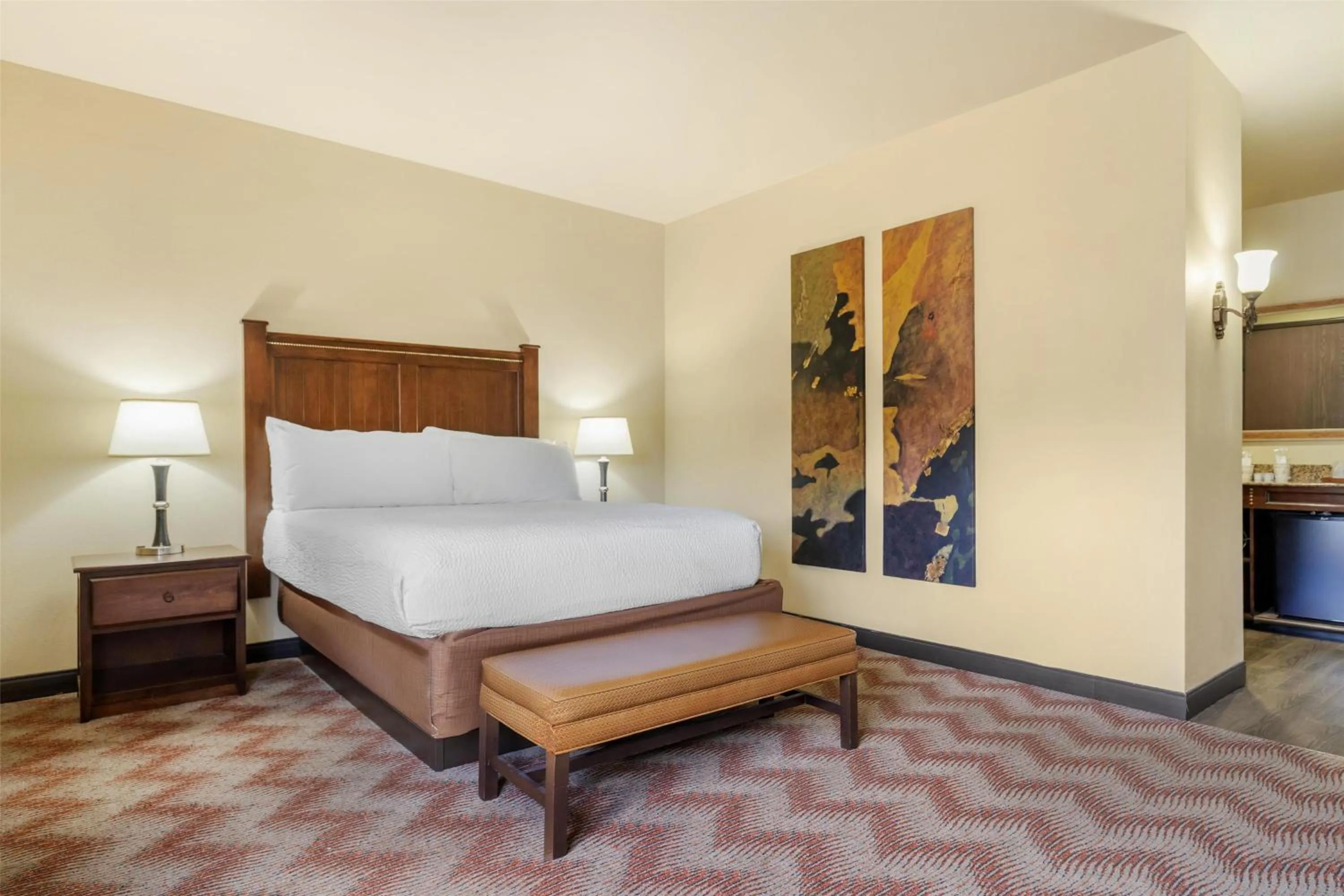 Bedroom, Bed in Best Western PLUS Cimarron Hotel & Suites
