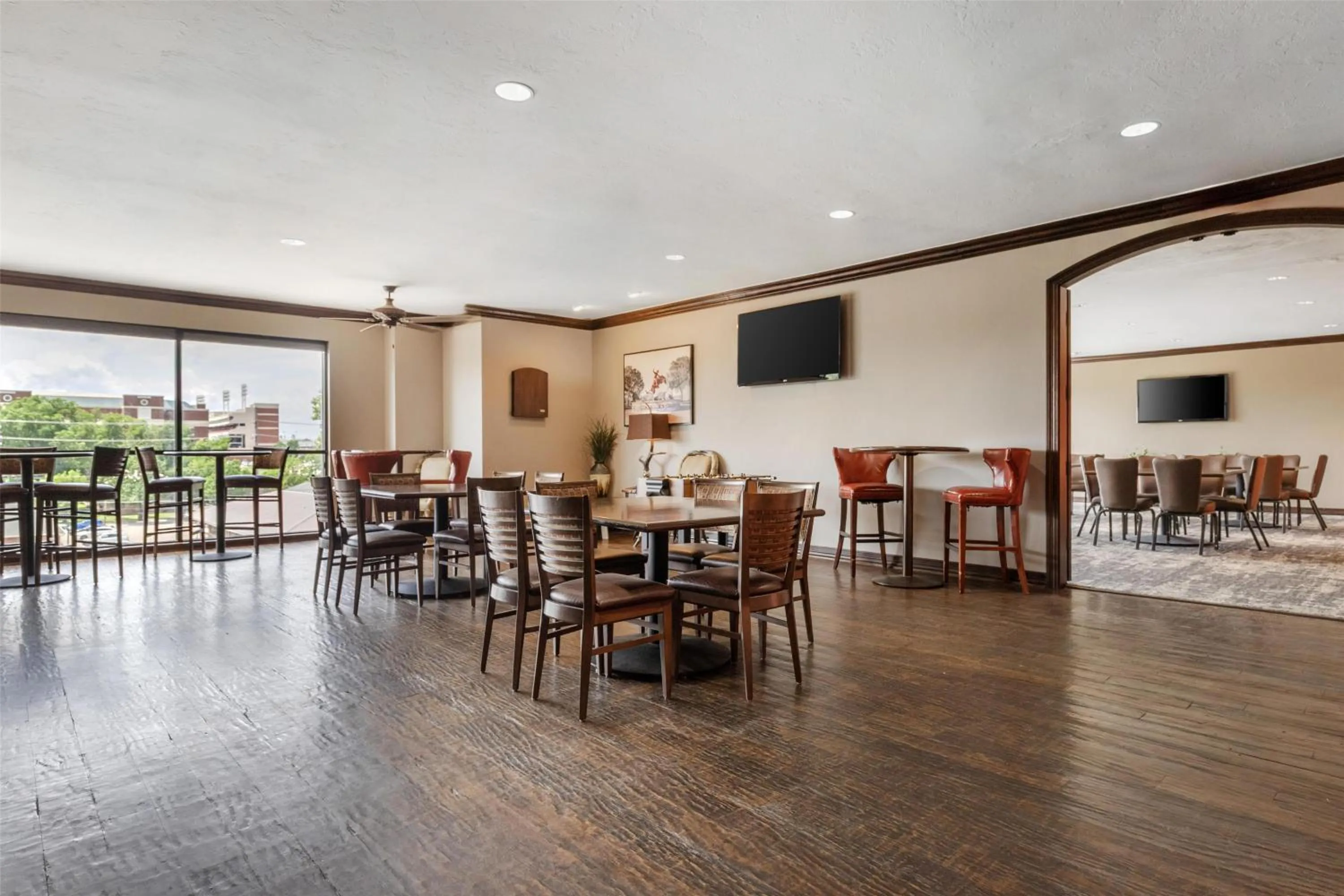 Restaurant/places to eat in Best Western PLUS Cimarron Hotel & Suites