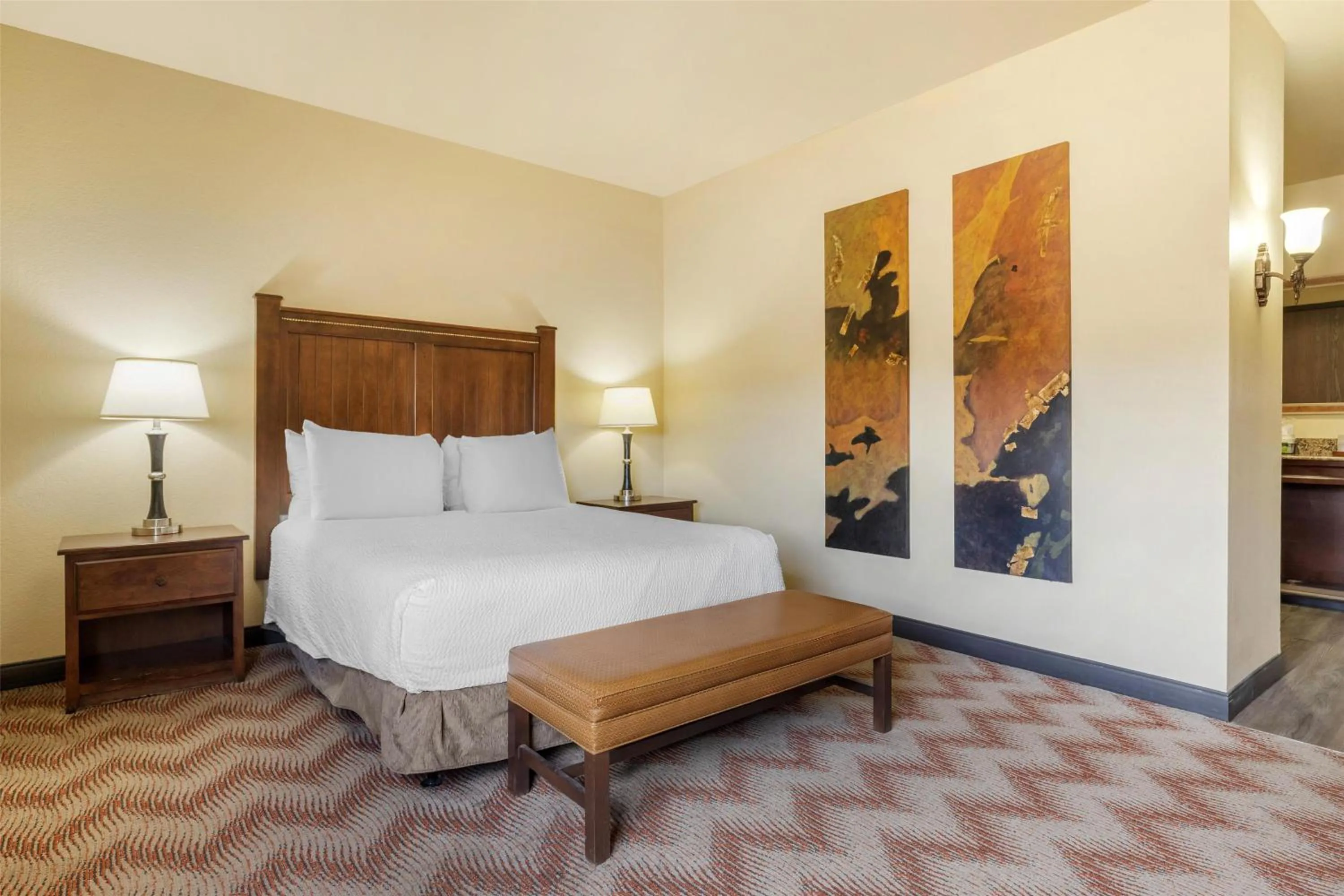 Bedroom, Bed in Best Western PLUS Cimarron Hotel & Suites