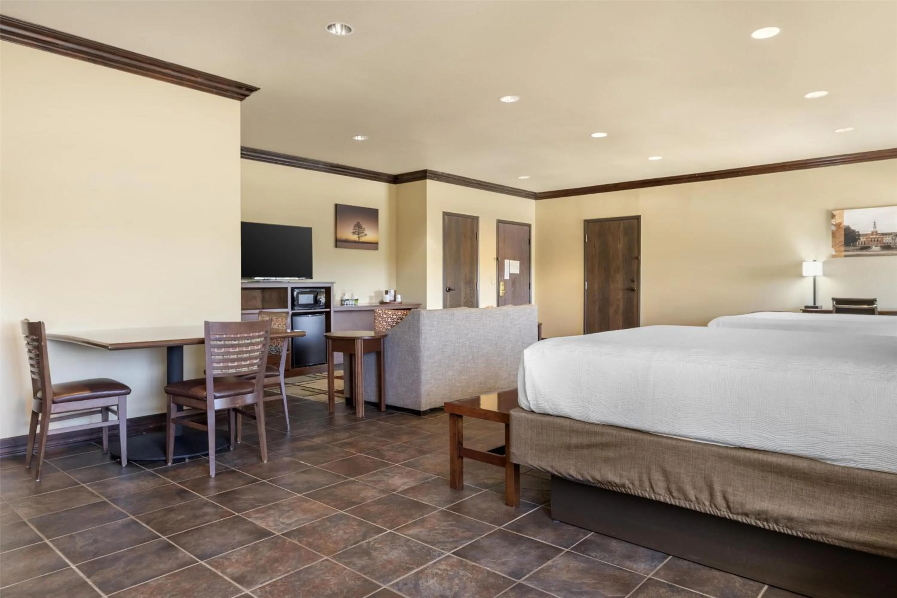 Bedroom, Bed in Best Western PLUS Cimarron Hotel & Suites