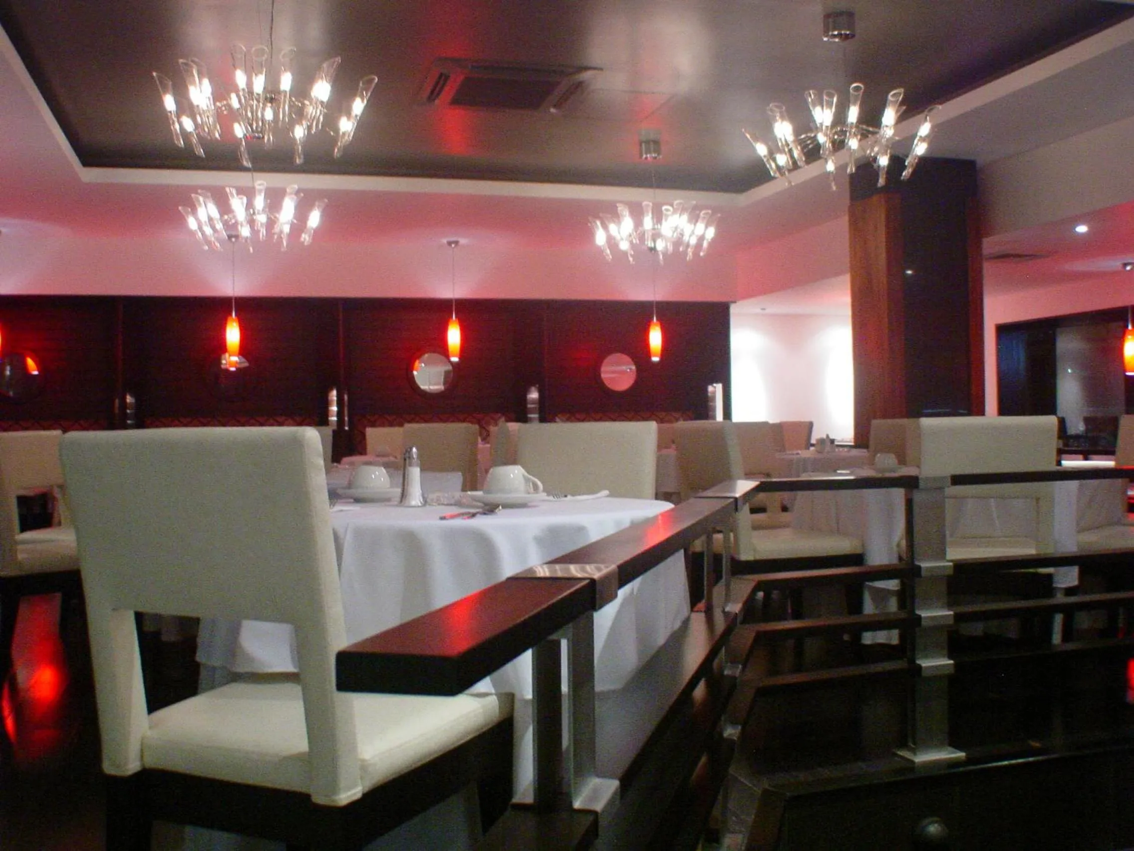 Restaurant/places to eat in Hotel Inglaterra