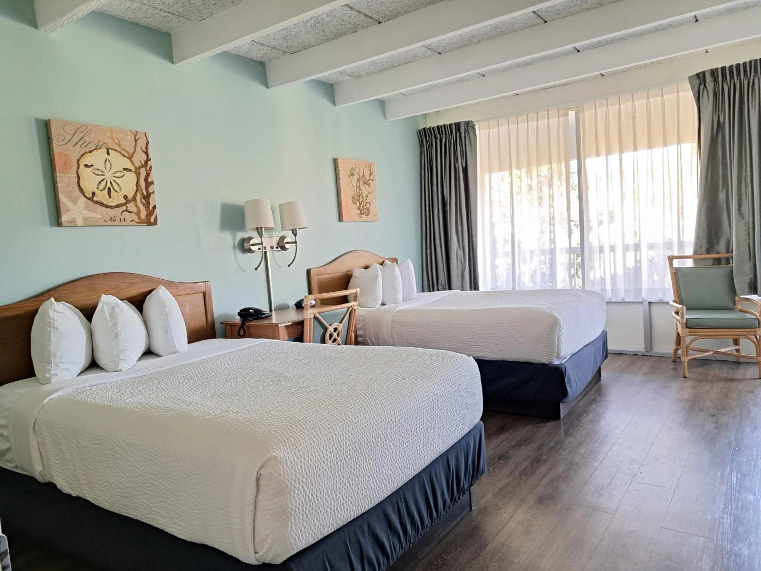 Bed in Days Inn & Suites by Wyndham Jekyll Island