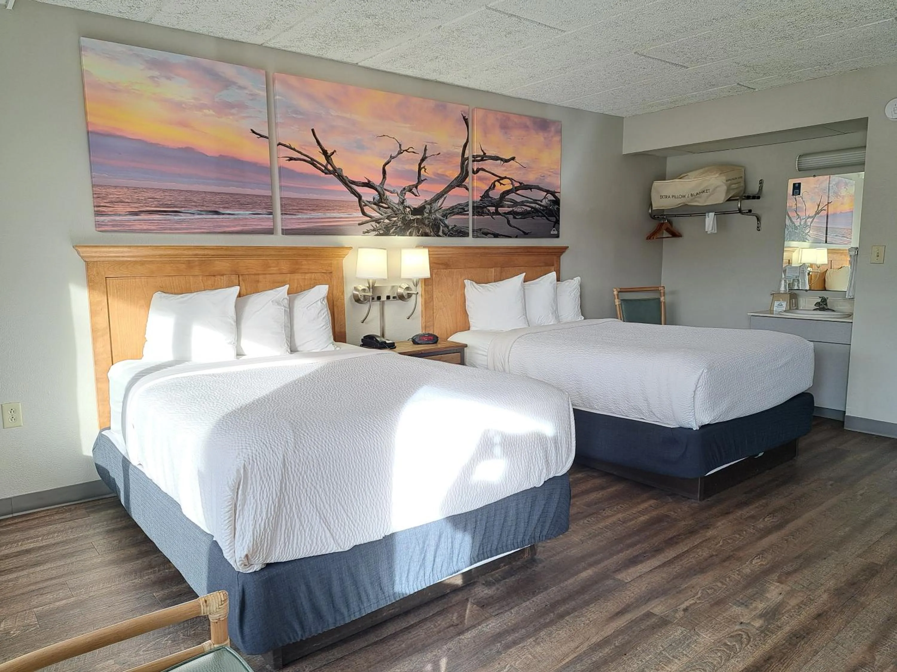 Bed in Days Inn & Suites by Wyndham Jekyll Island