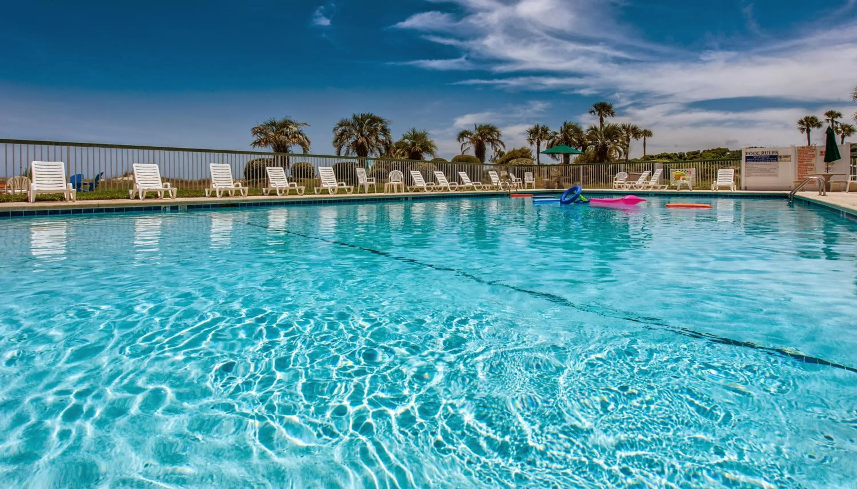 Swimming pool in Days Inn & Suites by Wyndham Jekyll Island