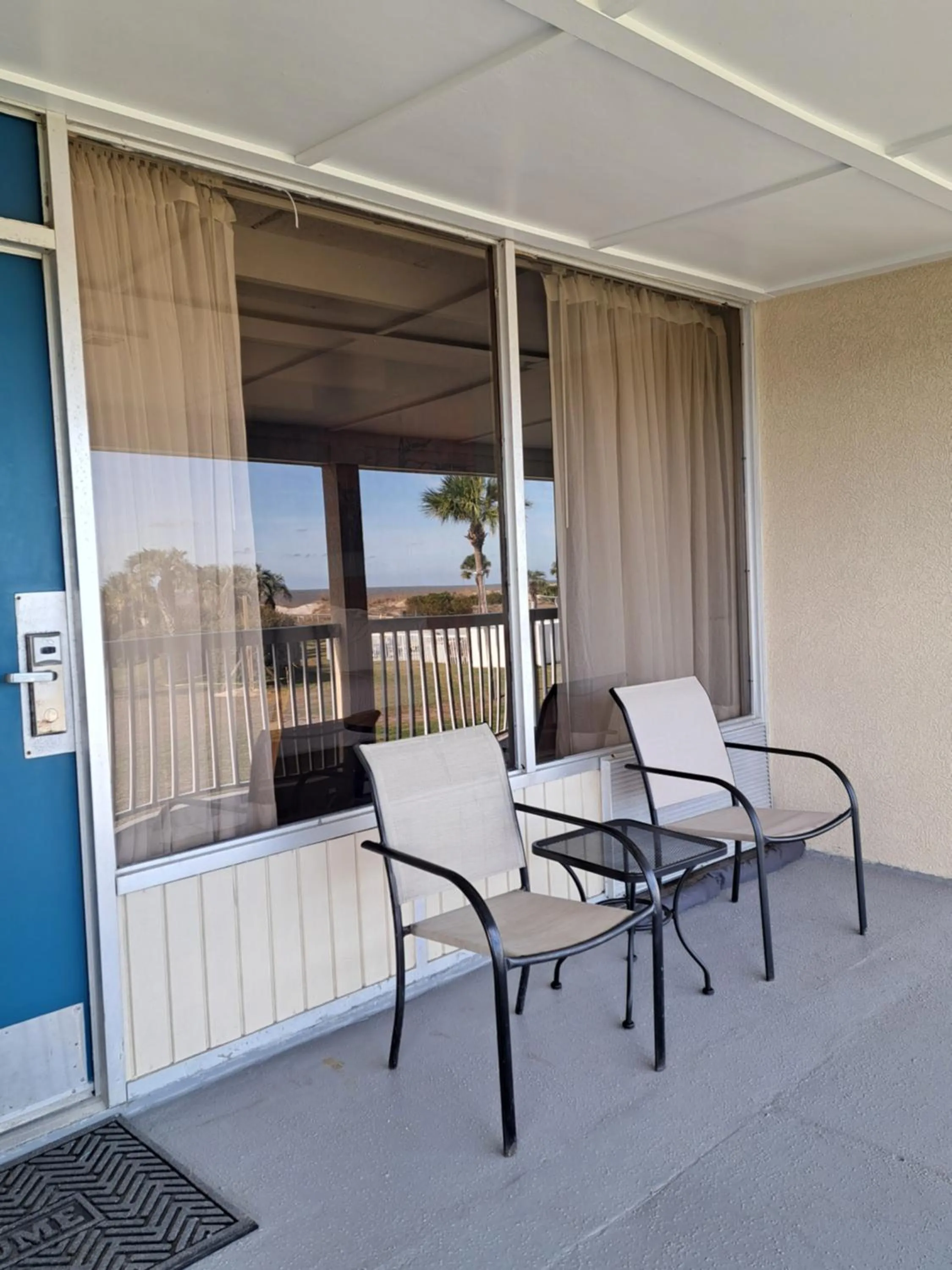 Balcony/Terrace in Days Inn & Suites by Wyndham Jekyll Island