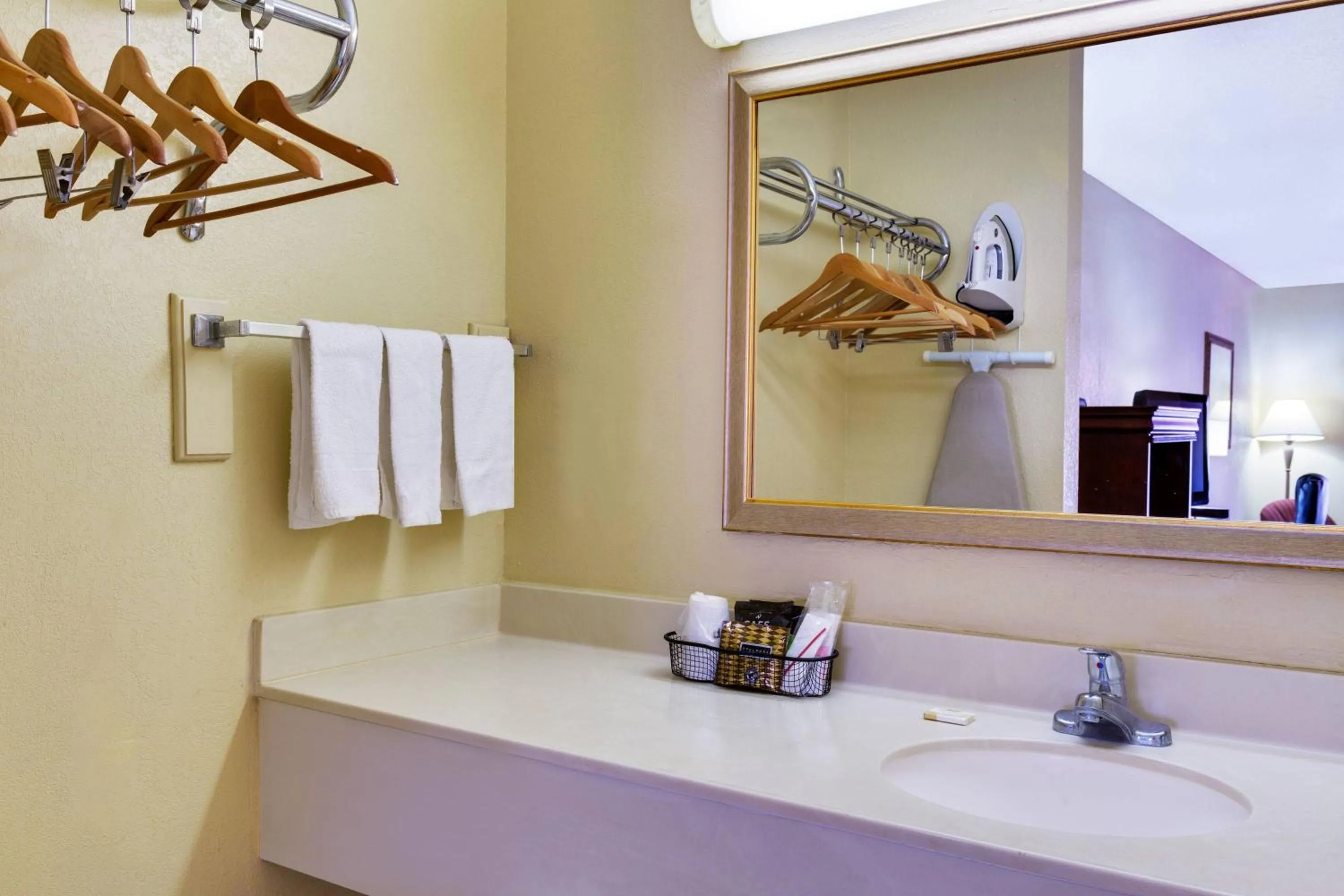 Baymont by Wyndham Lake City I-75