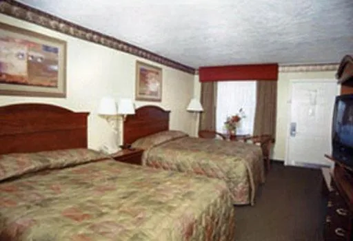 Bedroom, Bed in Baymont by Wyndham Lake City I-75