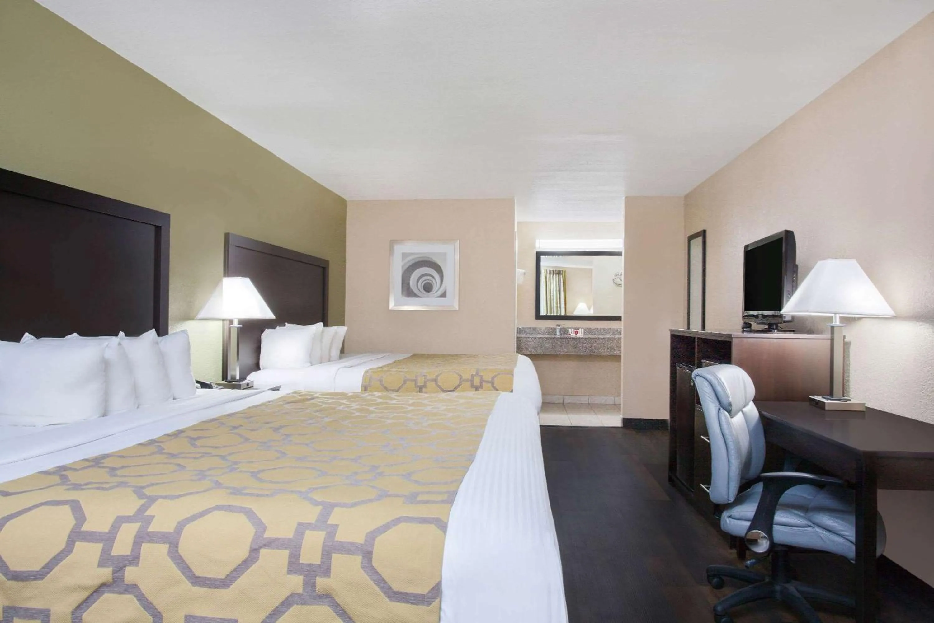 Photo of the whole room, Bed in Baymont by Wyndham Lake City I-75