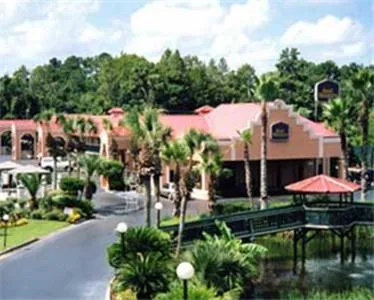 Facade/entrance in Baymont by Wyndham Lake City I-75