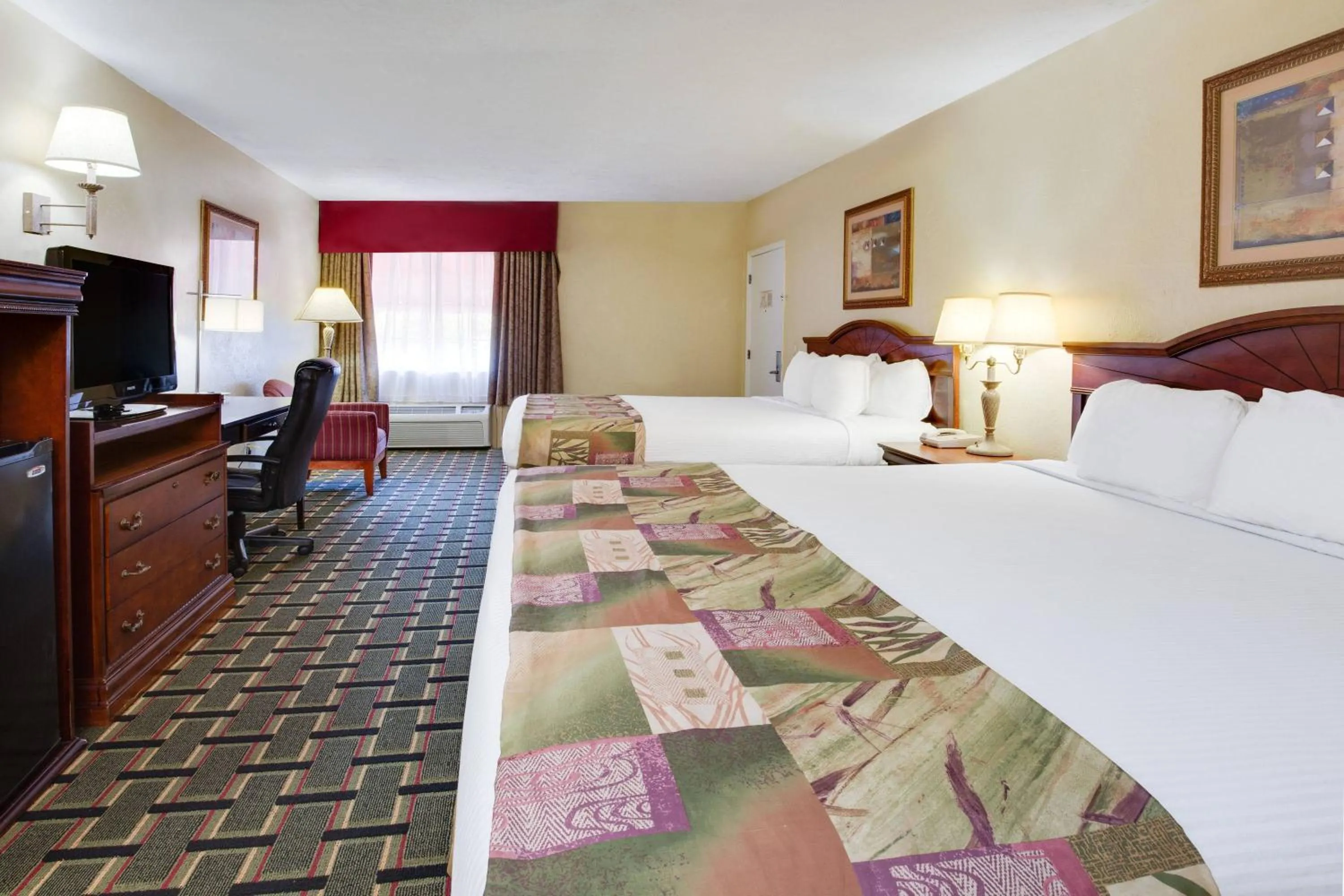 Bed in Baymont by Wyndham Lake City I-75