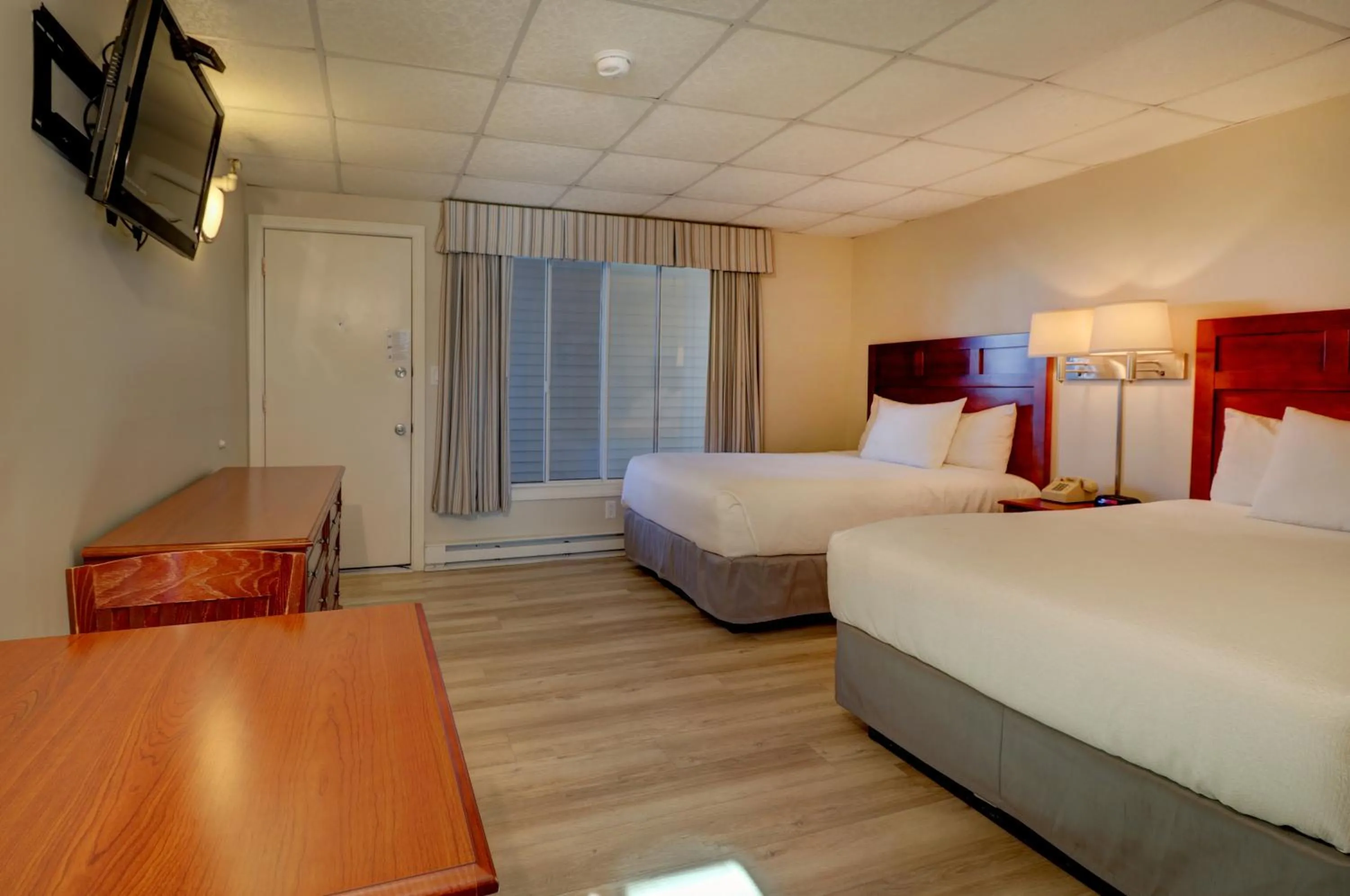 Standard Quadruple Room in Atlantic Oceanfront Hotel, Wells Beach