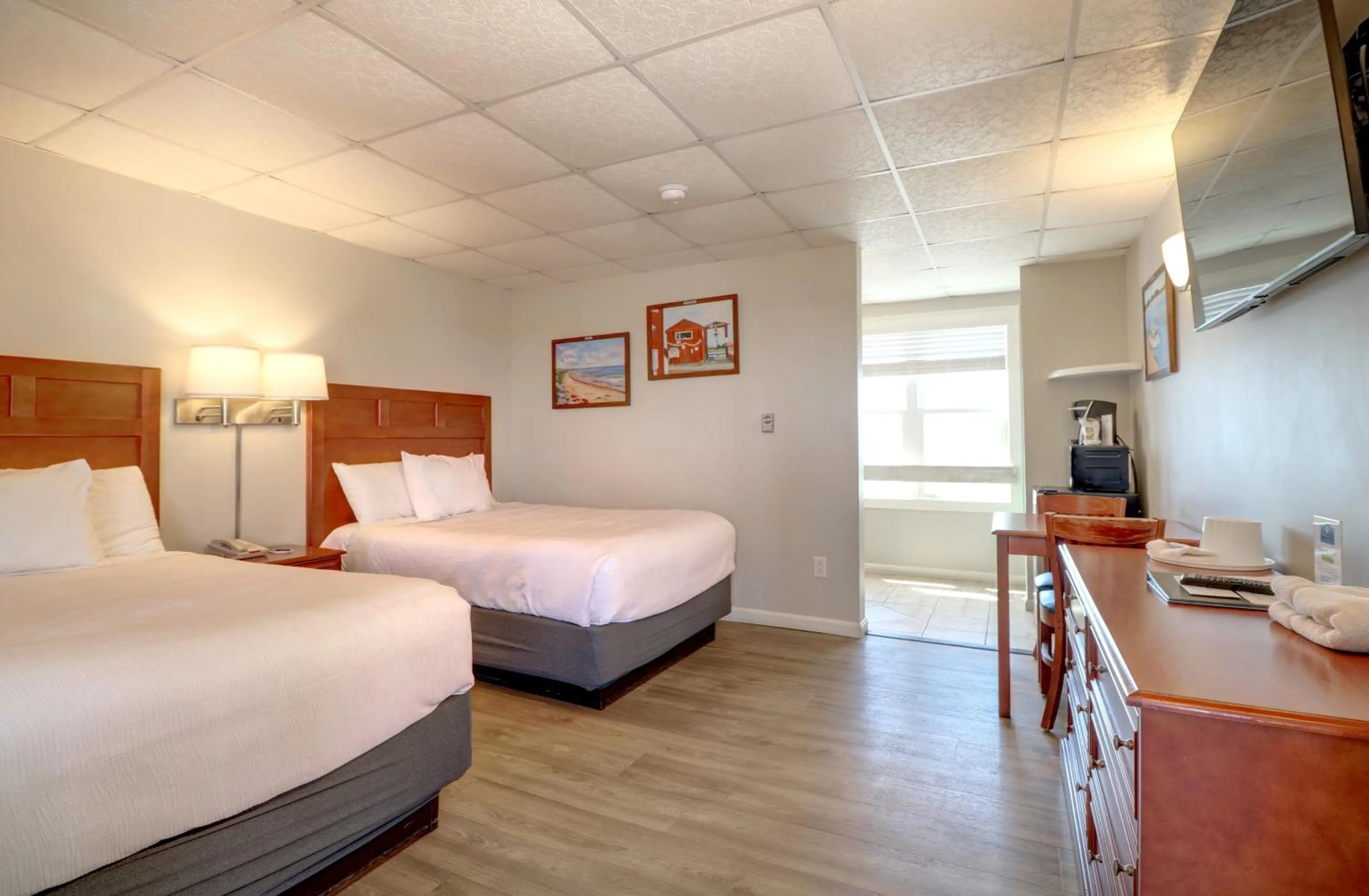 Standard Quadruple Room in Atlantic Oceanfront Hotel, Wells Beach