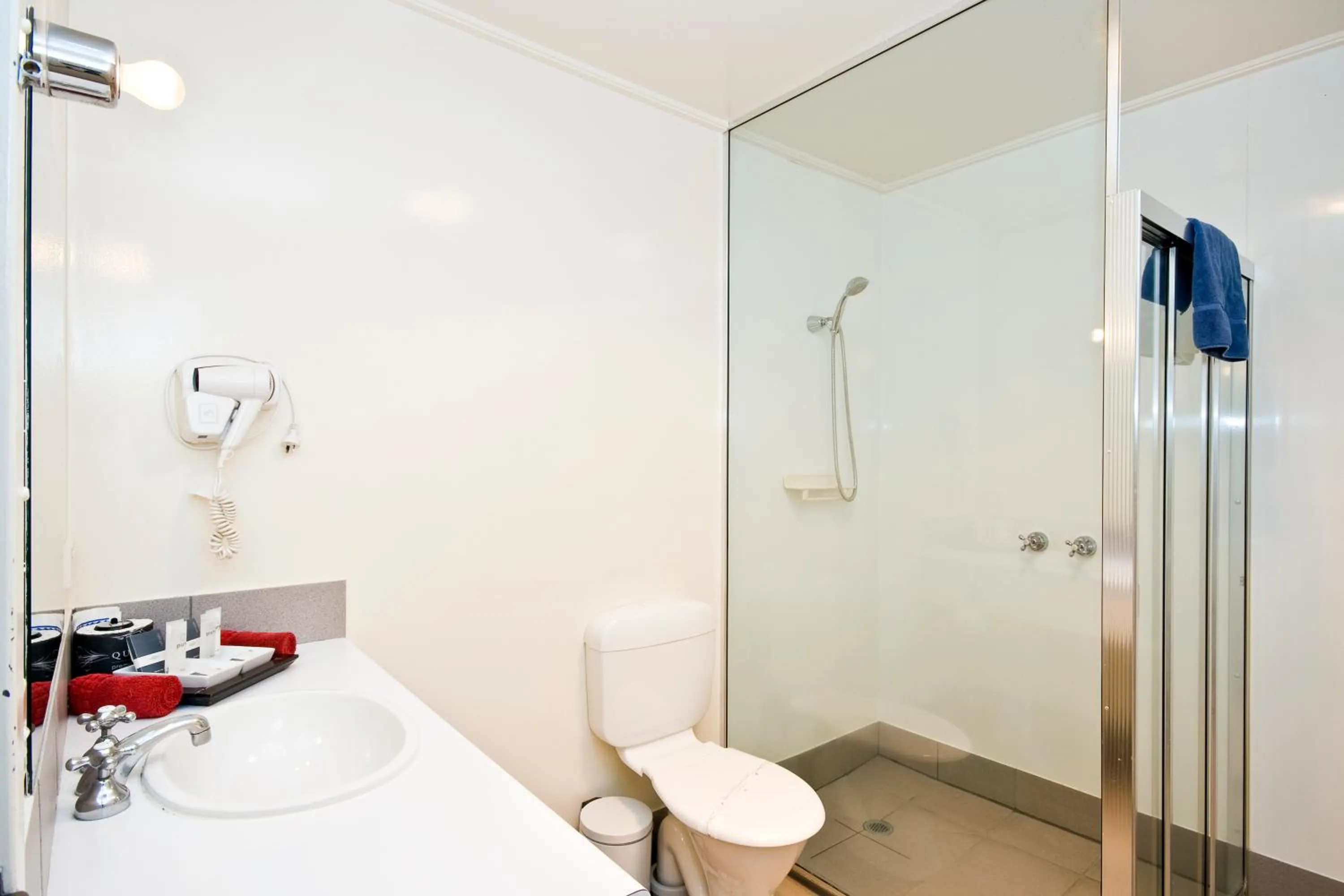 Bathroom in The Sandridge Motel