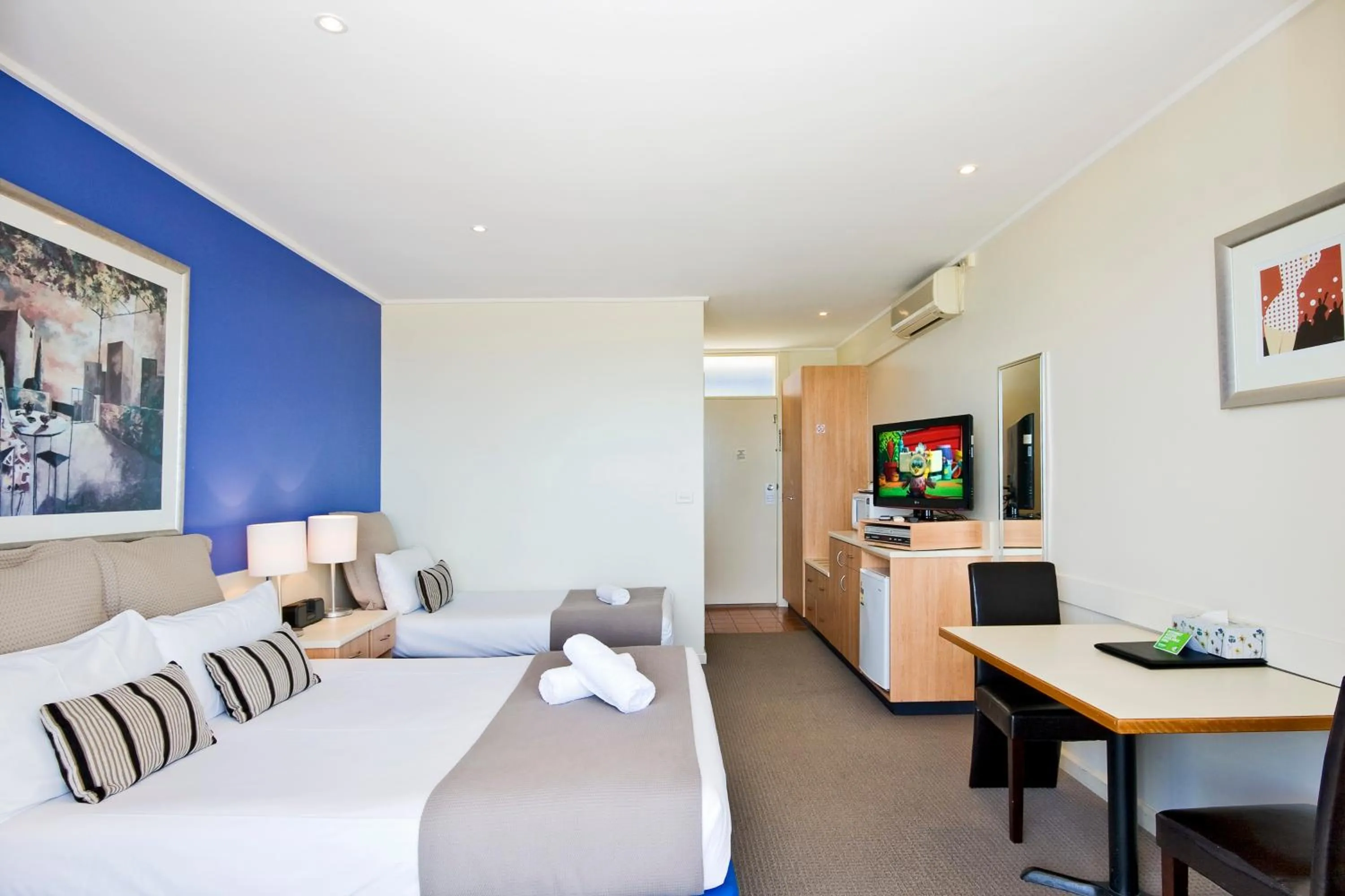 Bed in The Sandridge Motel