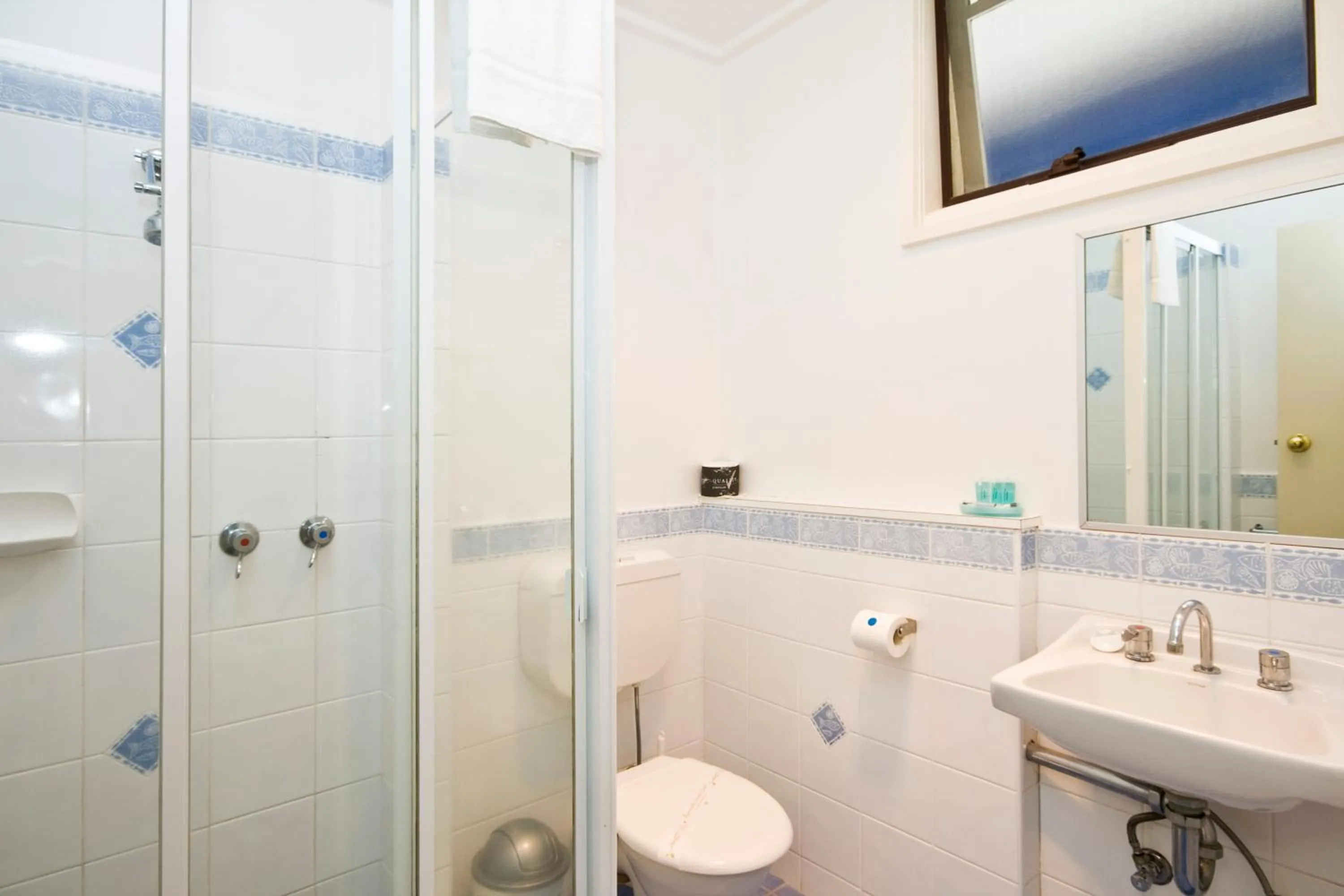 Bathroom in The Sandridge Motel