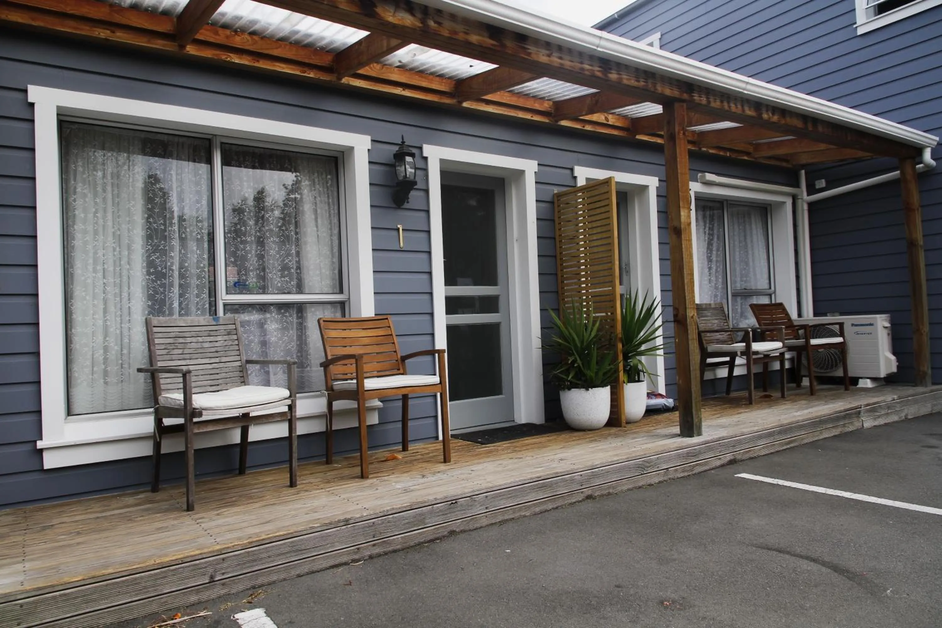 Property building in Cranford Cottages and Motel