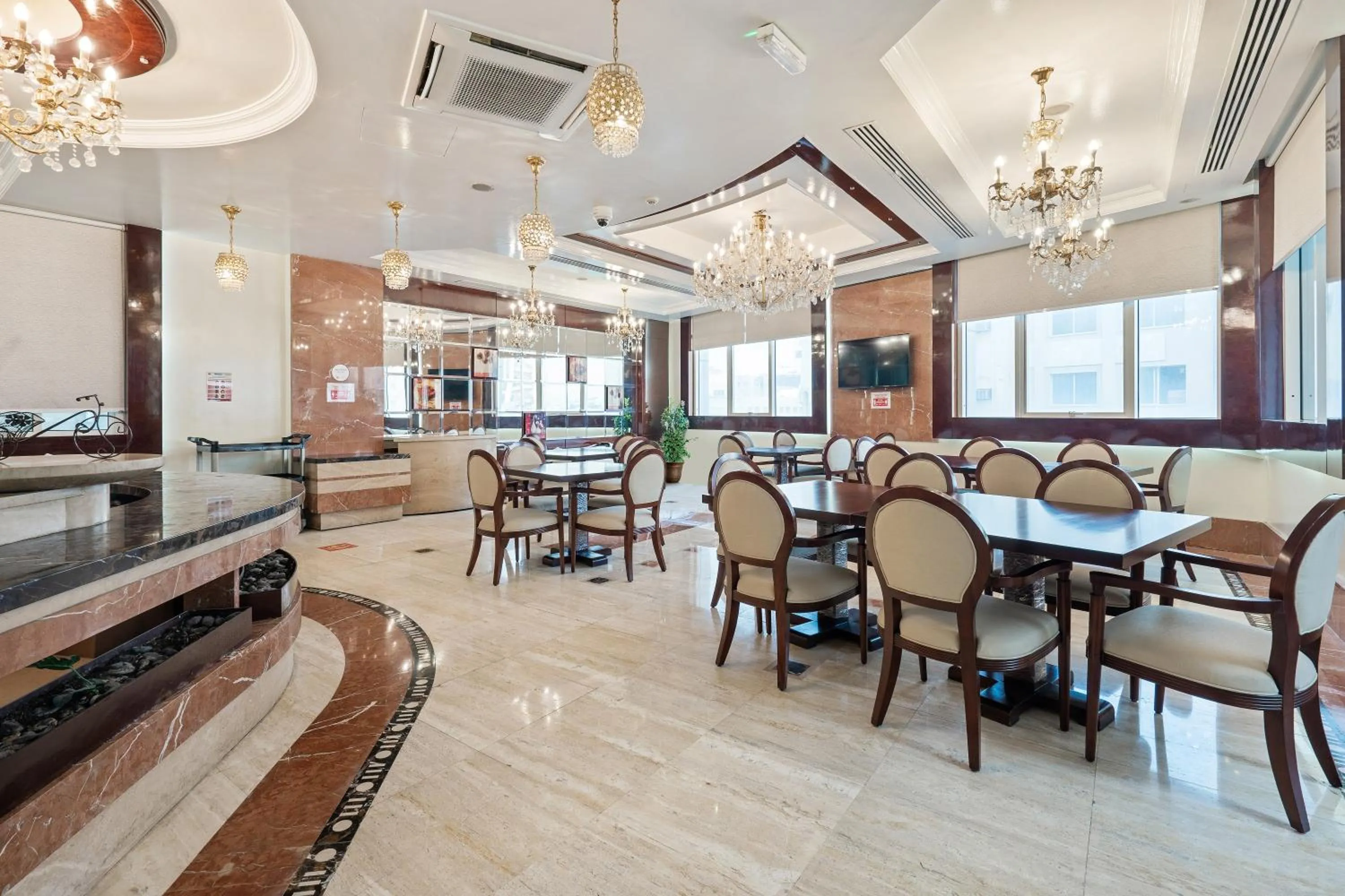 Restaurant/places to eat in Chairmen Hotel