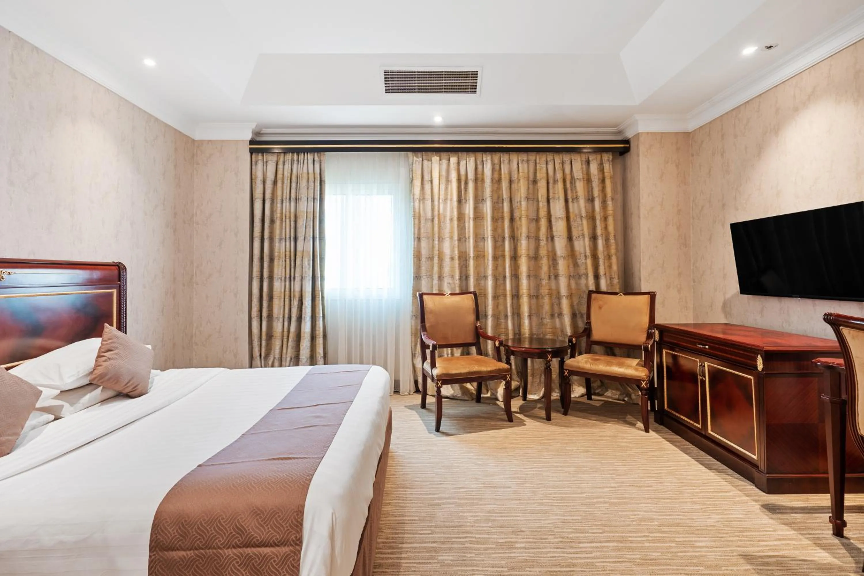 Bedroom, Bed in Chairmen Hotel