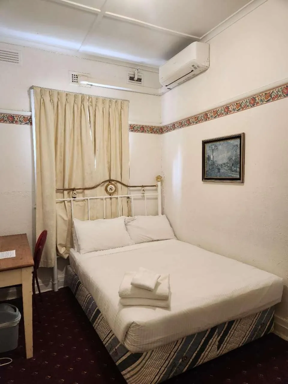 Bed in Georgian Court Inn