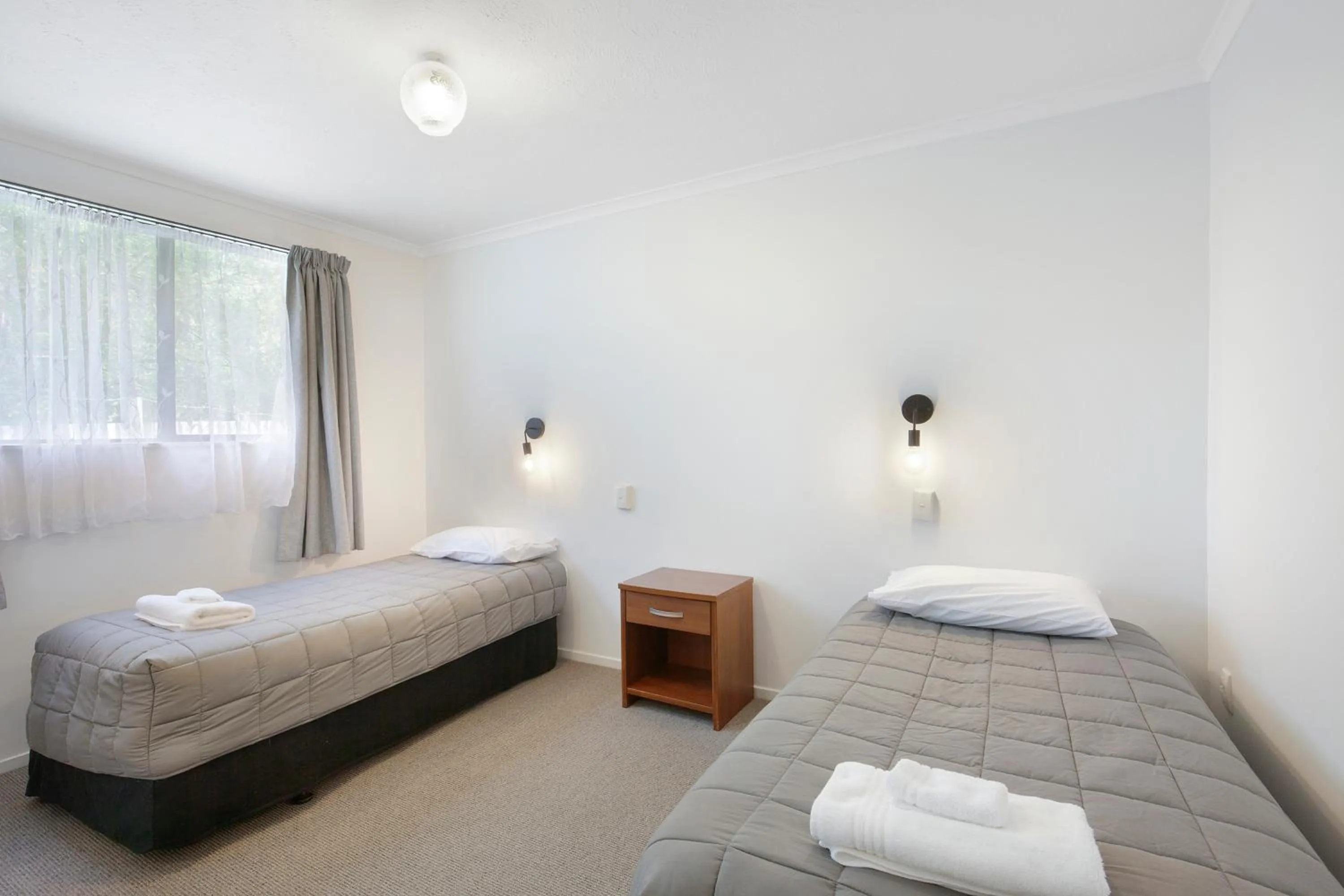 Bedroom, Bed in Garden City Motel