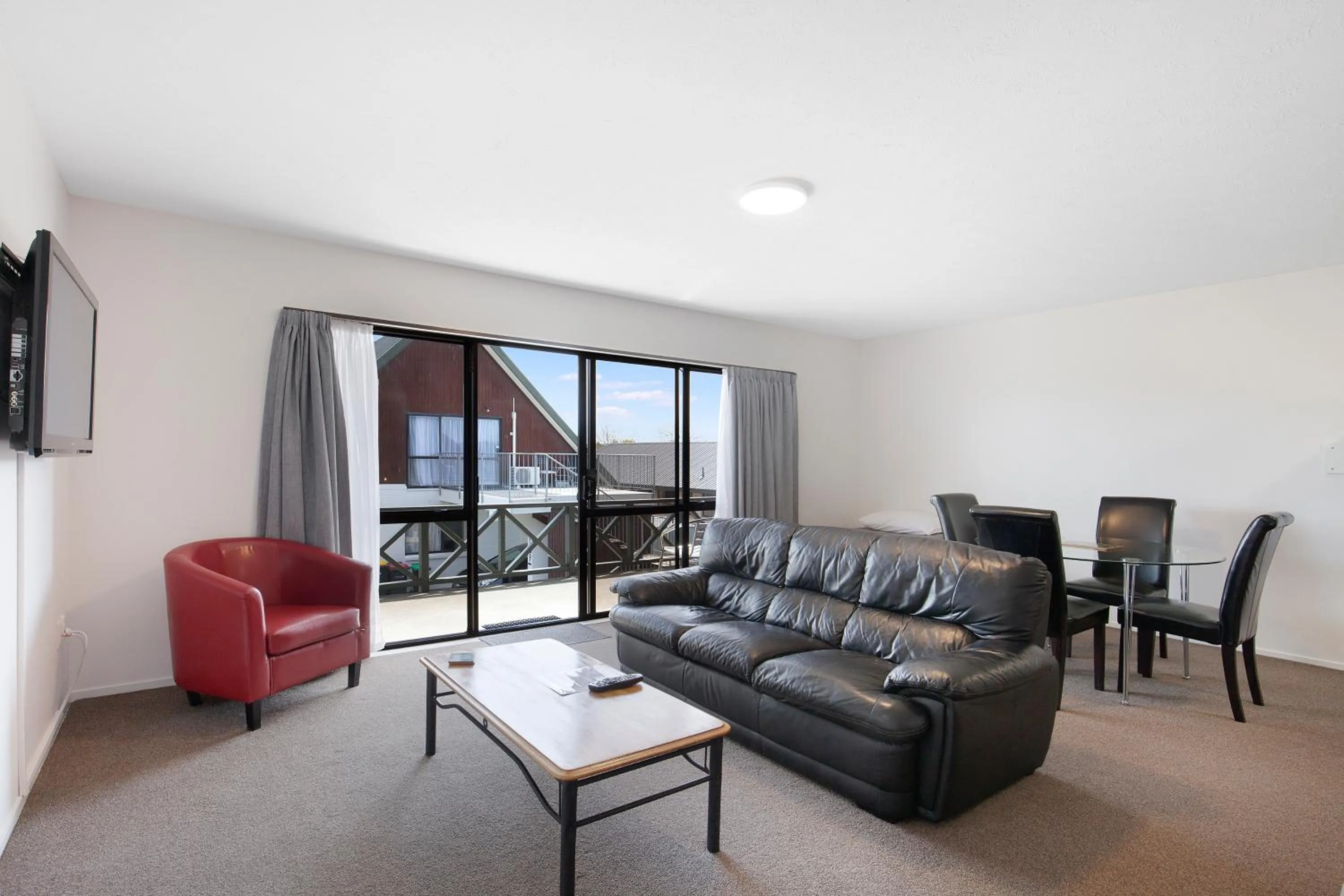 Living room in Garden City Motel