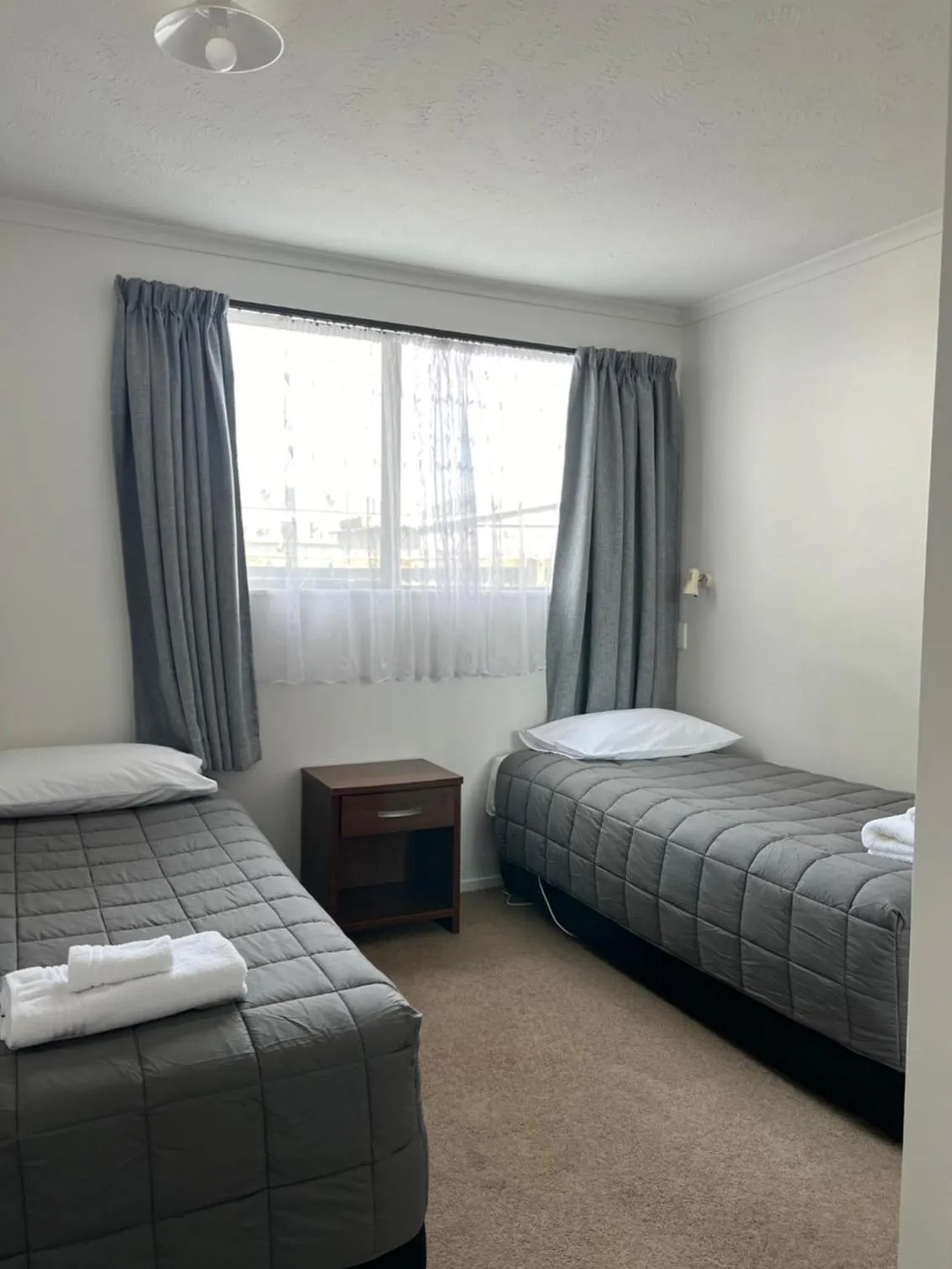 Bedroom, Bed in Garden City Motel