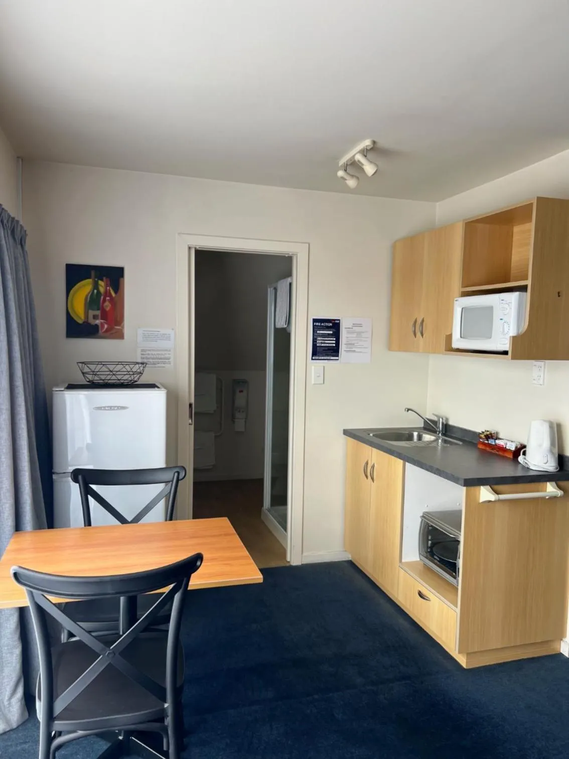Kitchen or kitchenette in Garden City Motel