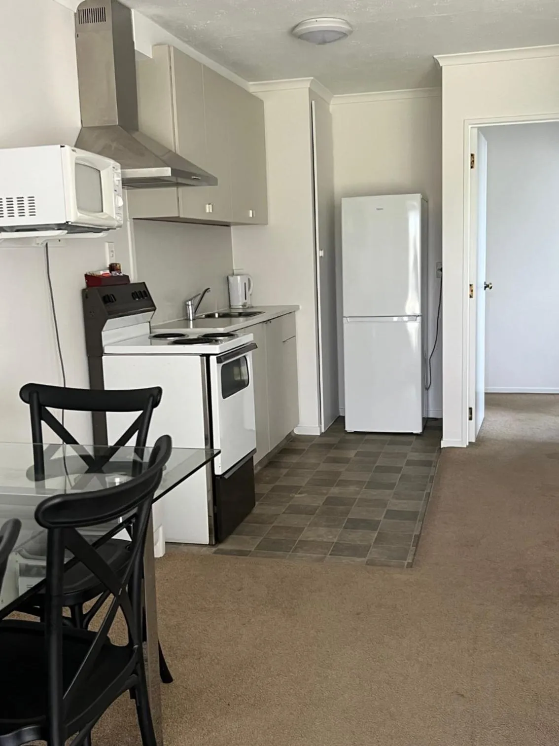 Kitchen or kitchenette in Garden City Motel