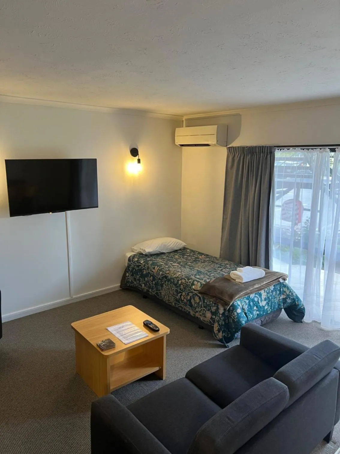 Bed in Garden City Motel