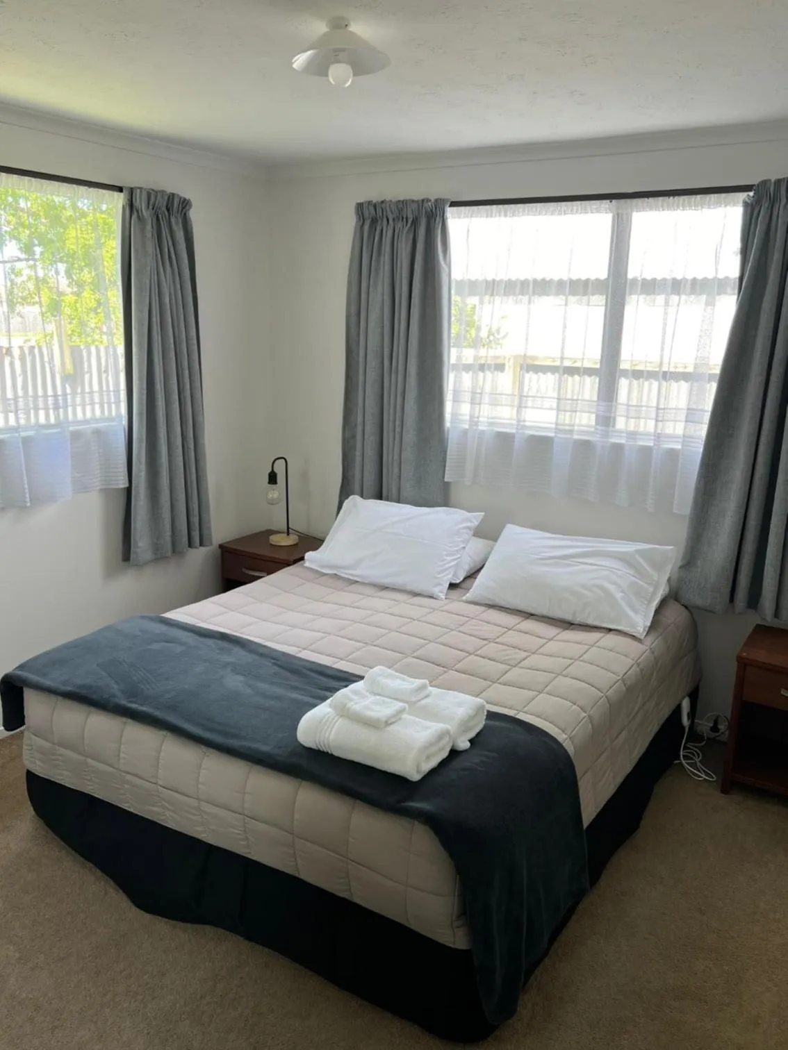 Bedroom, Bed in Garden City Motel