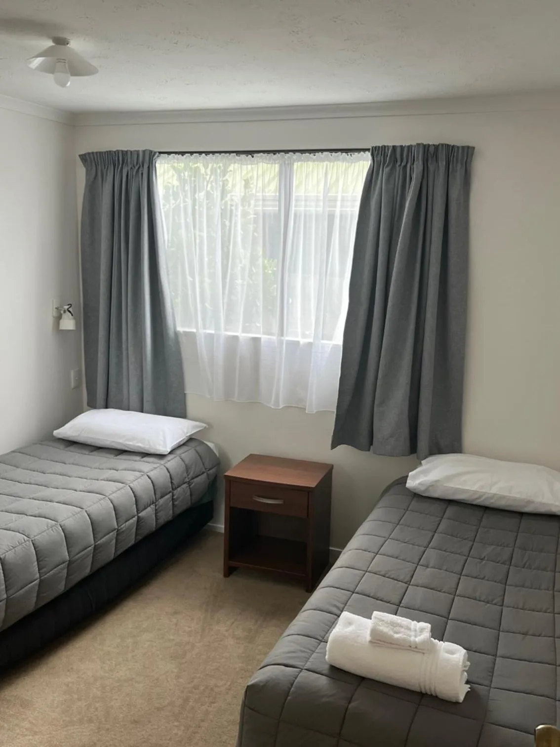 Bedroom, Bed in Garden City Motel