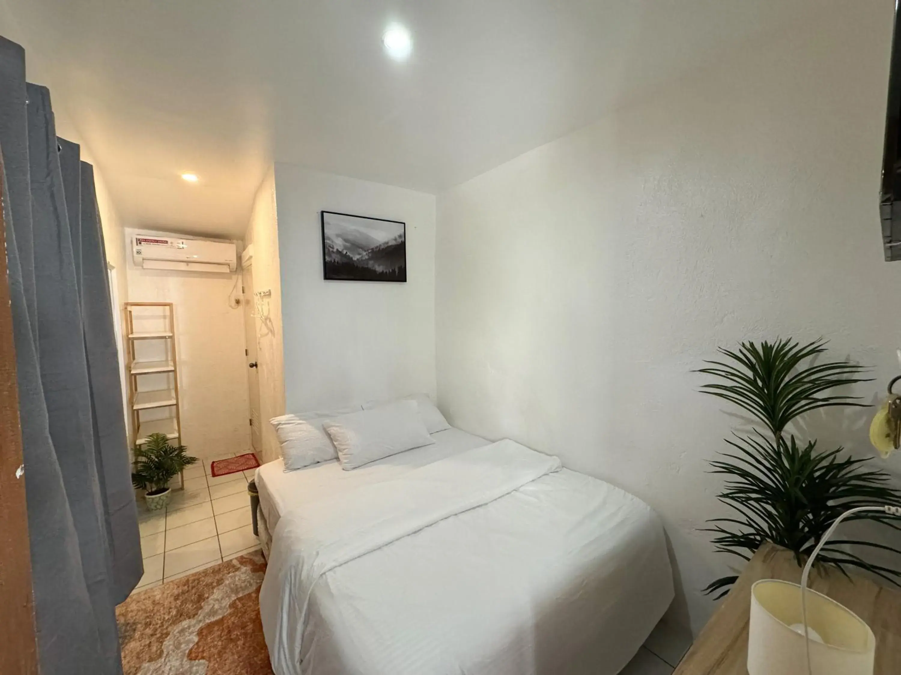 Standard Queen Room in West Coast Beach House Standard Queen Room in West Coast Beach House