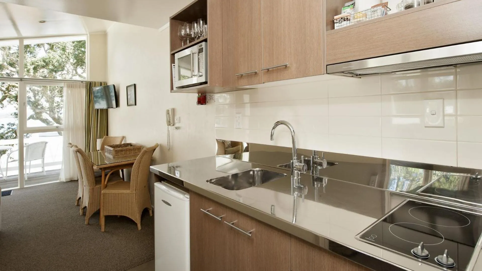 Kitchen or kitchenette in Hananui Lodge and Apartments