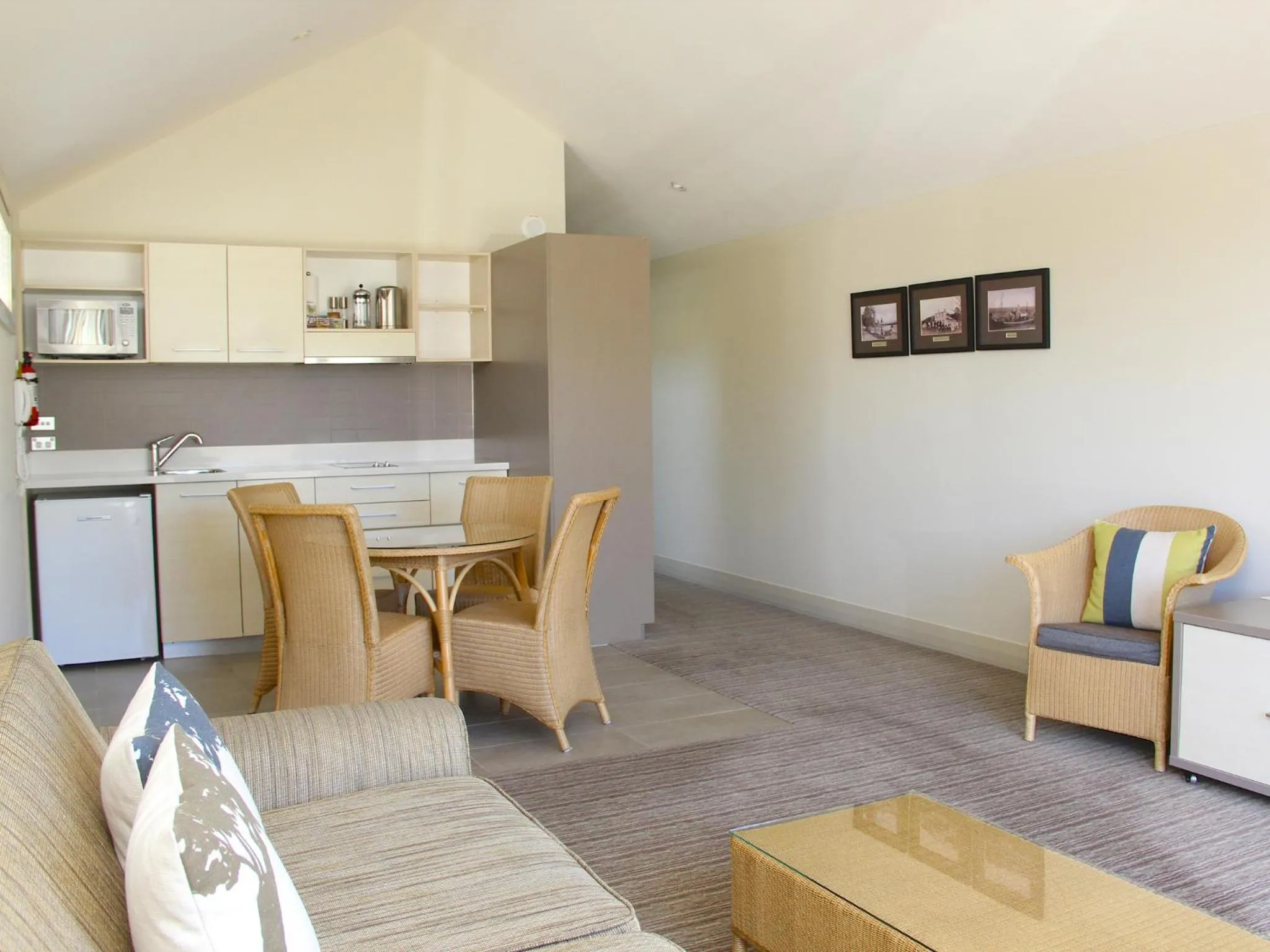 Kitchen or kitchenette in Hananui Lodge and Apartments