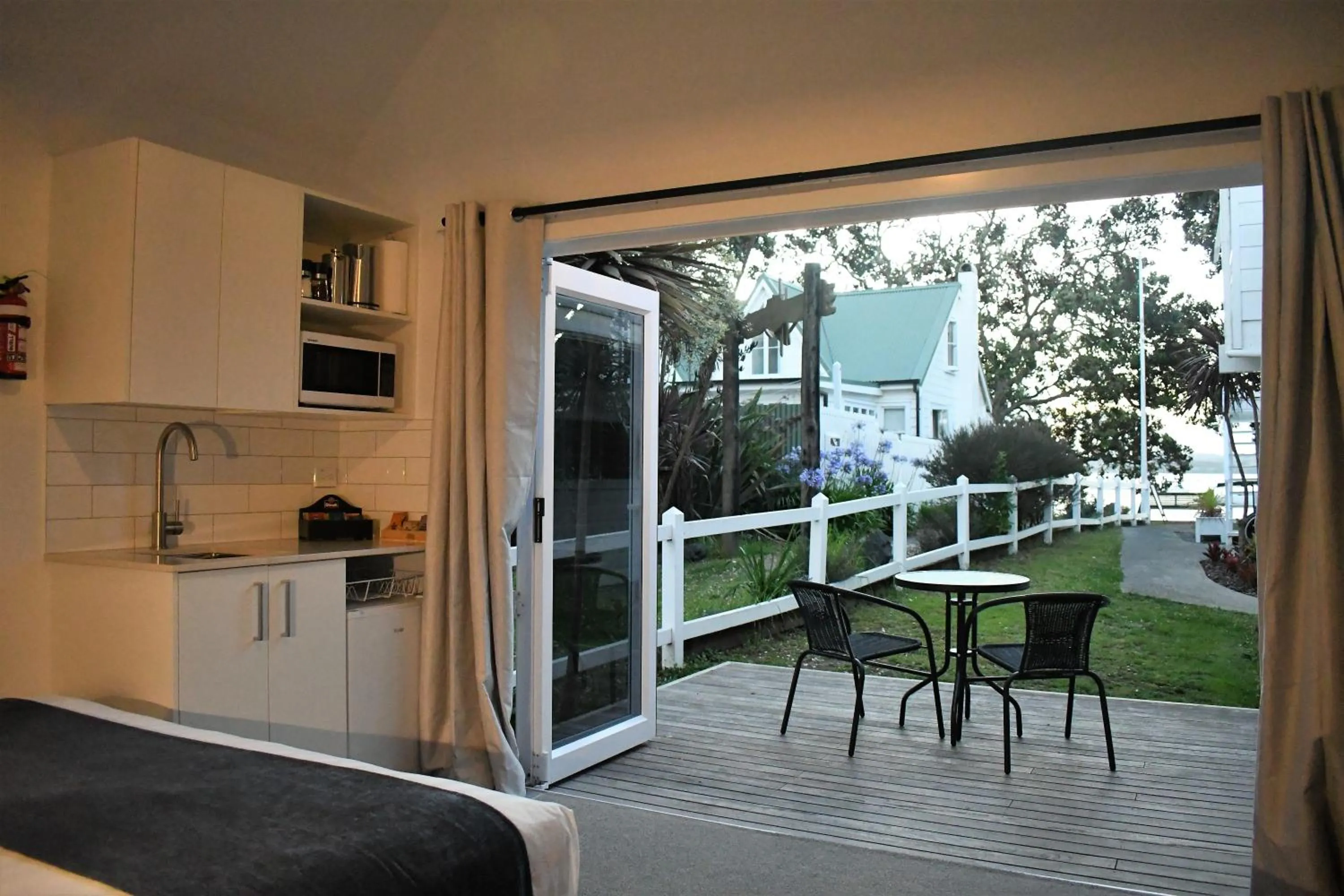 Hananui Lodge and Apartments