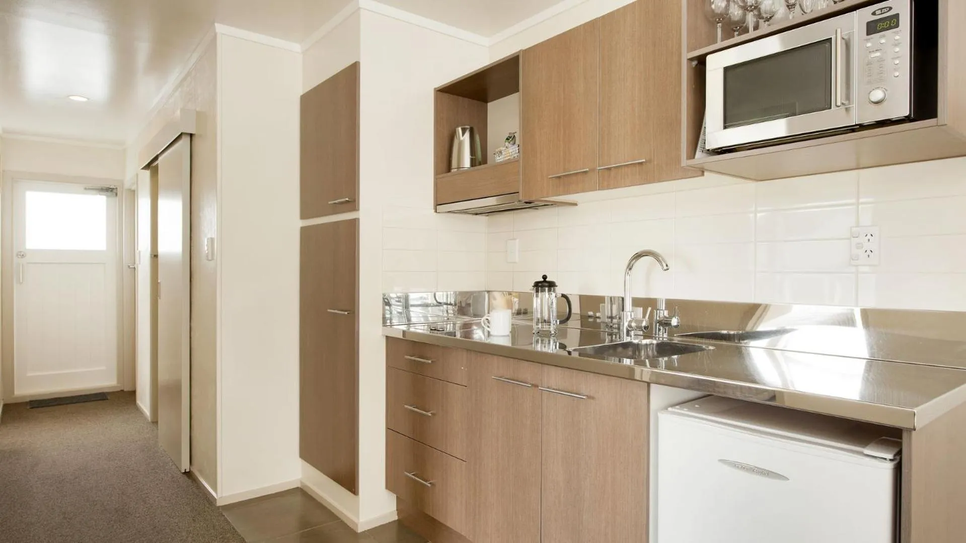Kitchen or kitchenette in Hananui Lodge and Apartments