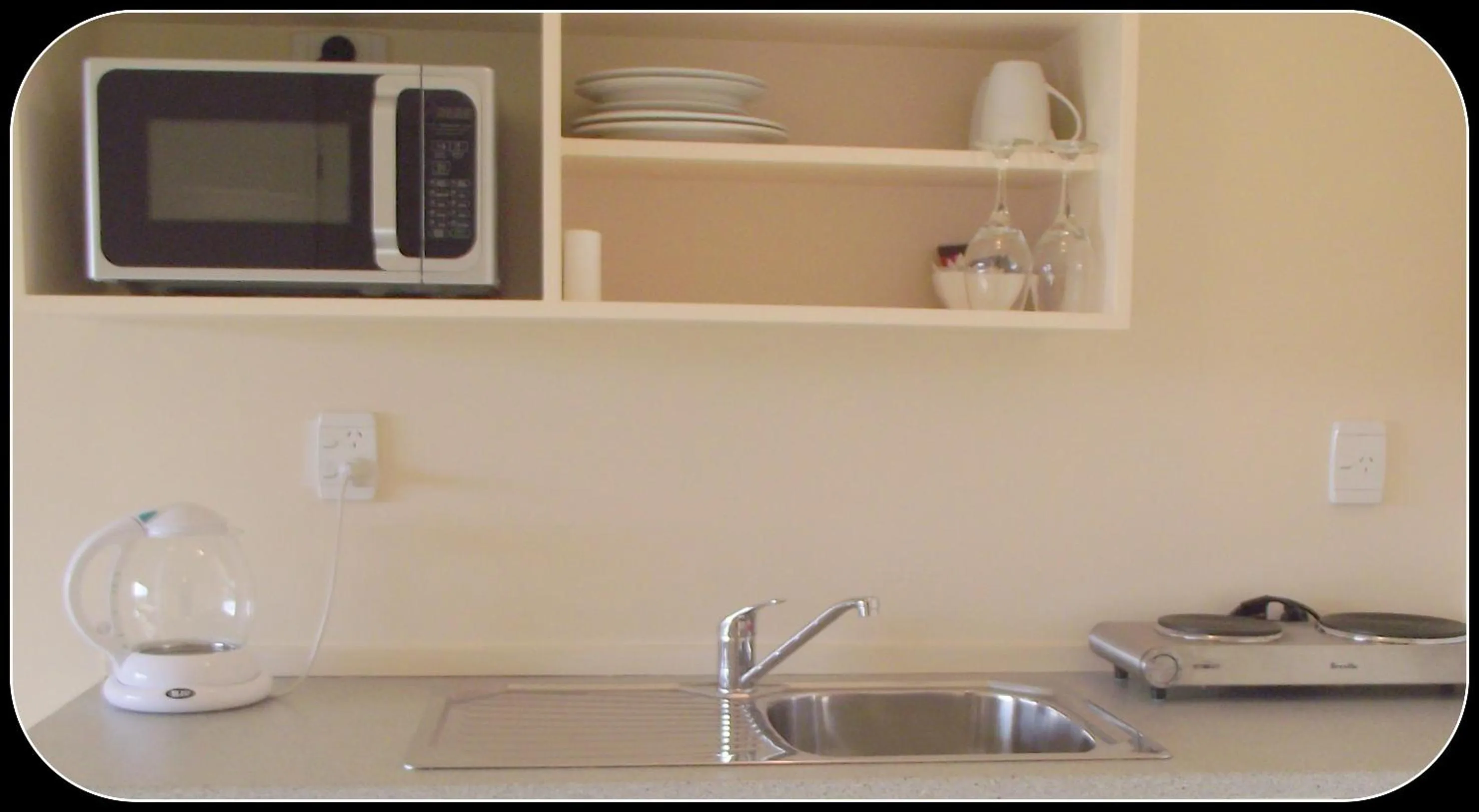 Kitchen or kitchenette in Panorama Motor Inn