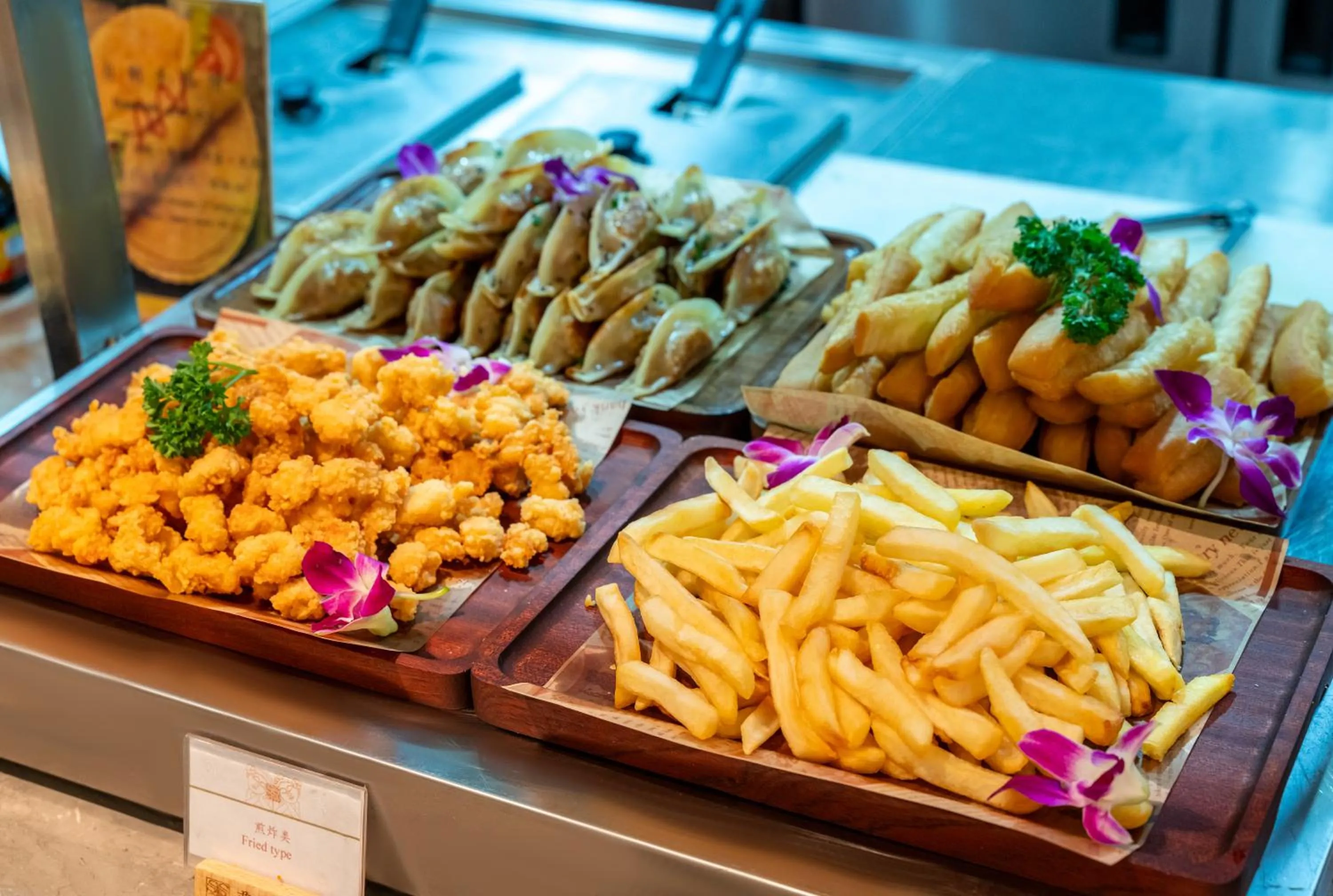 Buffet breakfast in SSAW Boutique Hotel Shanghai Bund