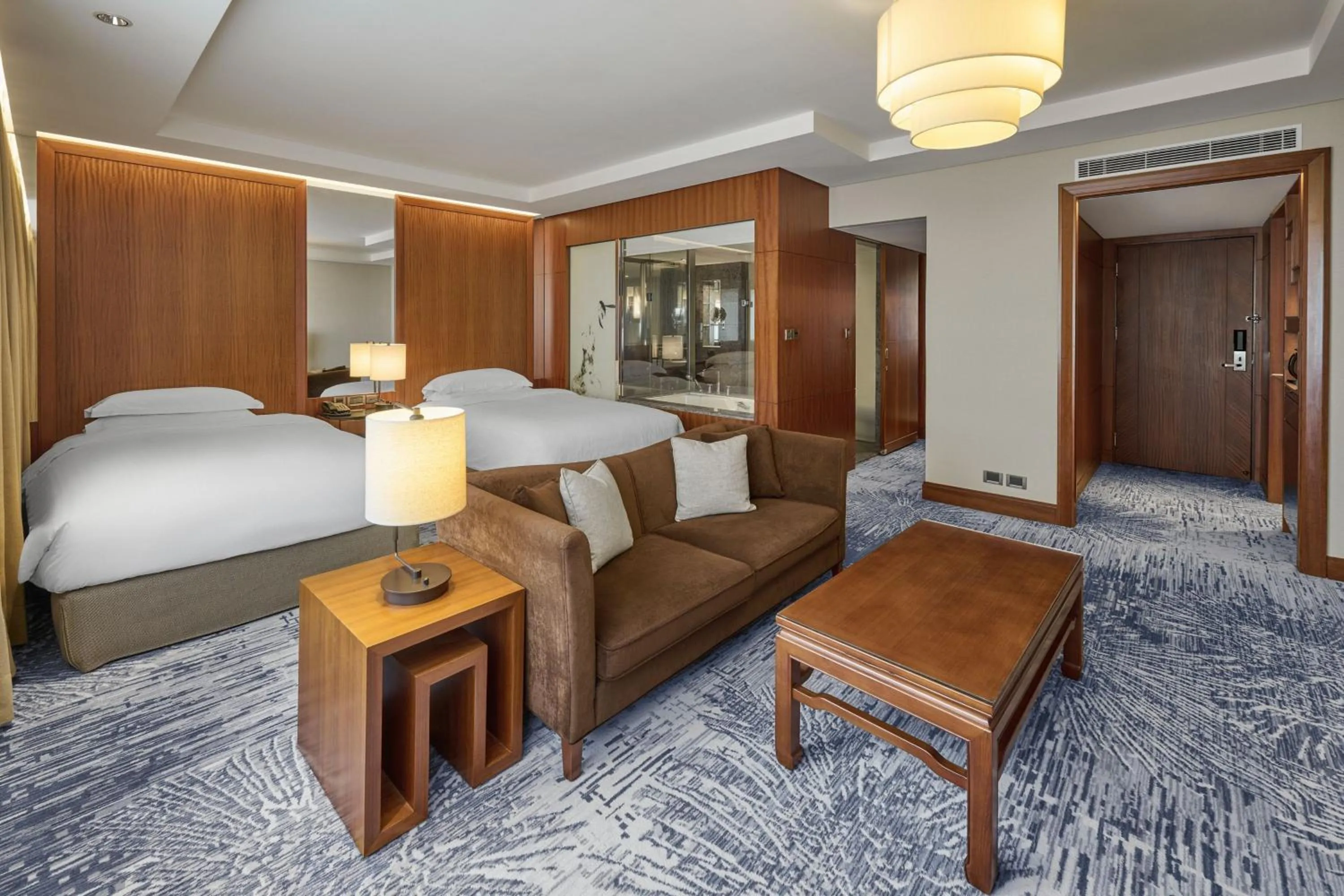 Photo of the whole room, Bed in Sheraton Grand Taipei Hotel