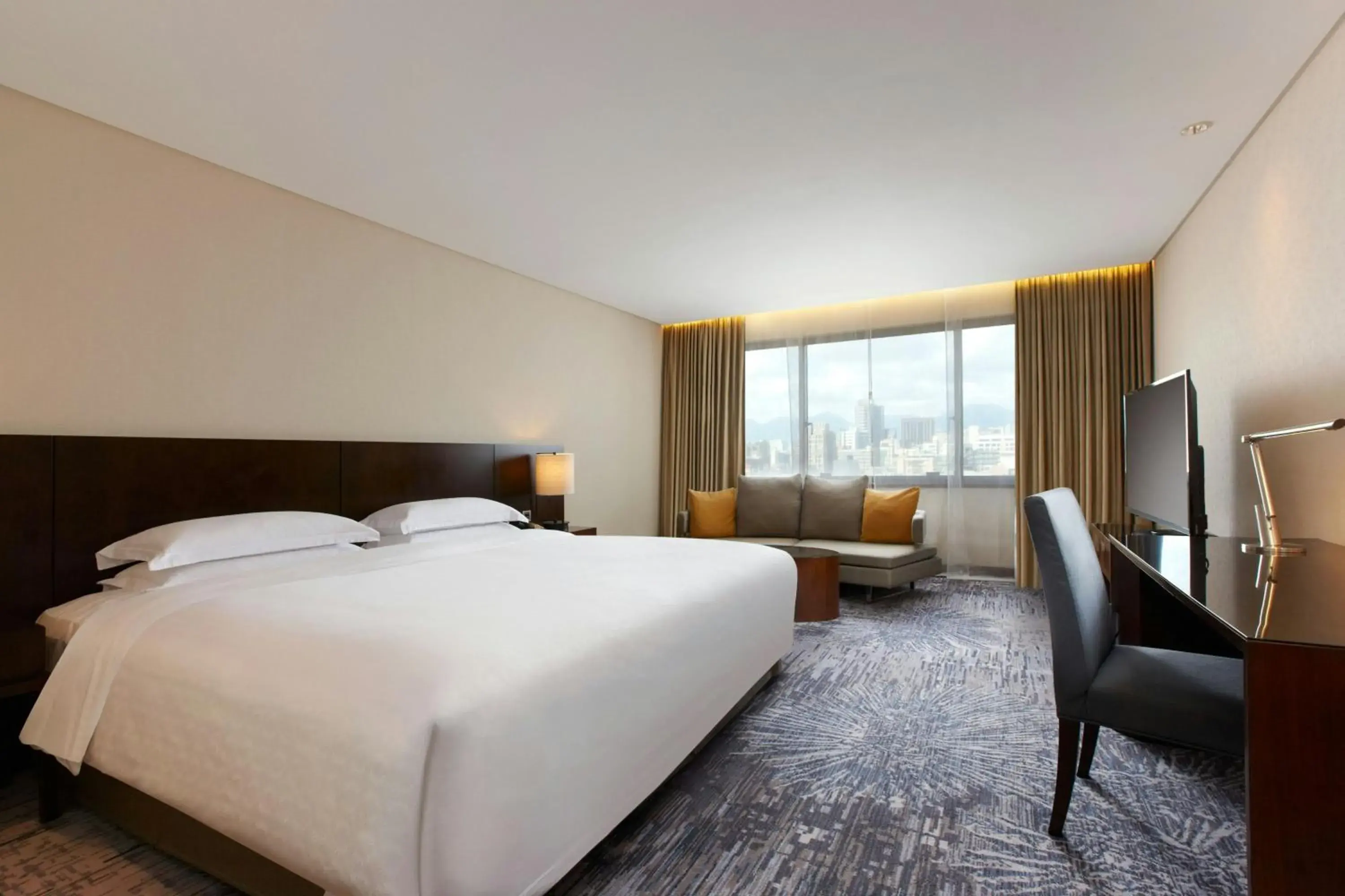 Premier King Room in Sheraton Grand Taipei Hotel Premier King Room in Sheraton Grand Taipei Hotel