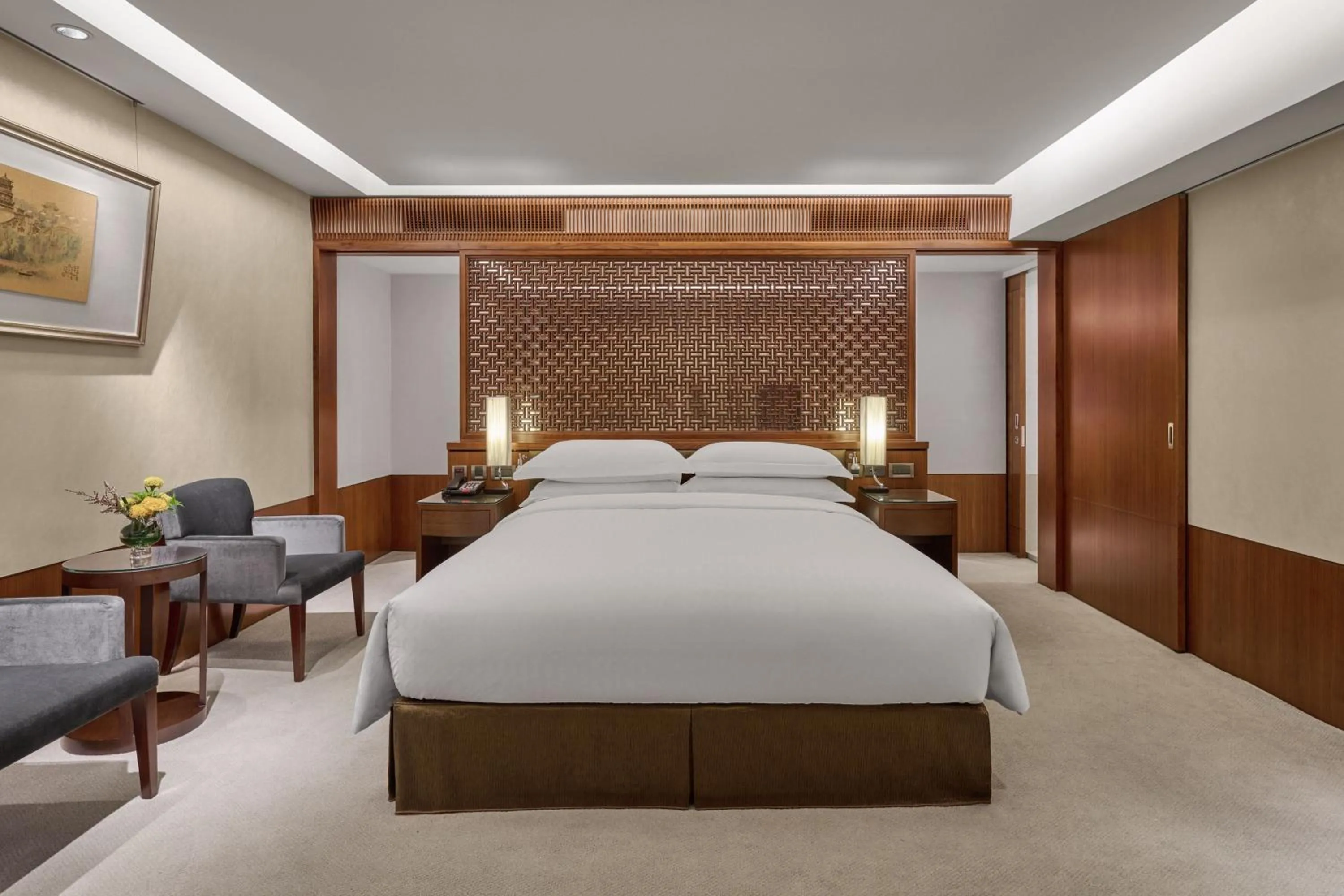 Photo of the whole room, Bed in Sheraton Grand Taipei Hotel