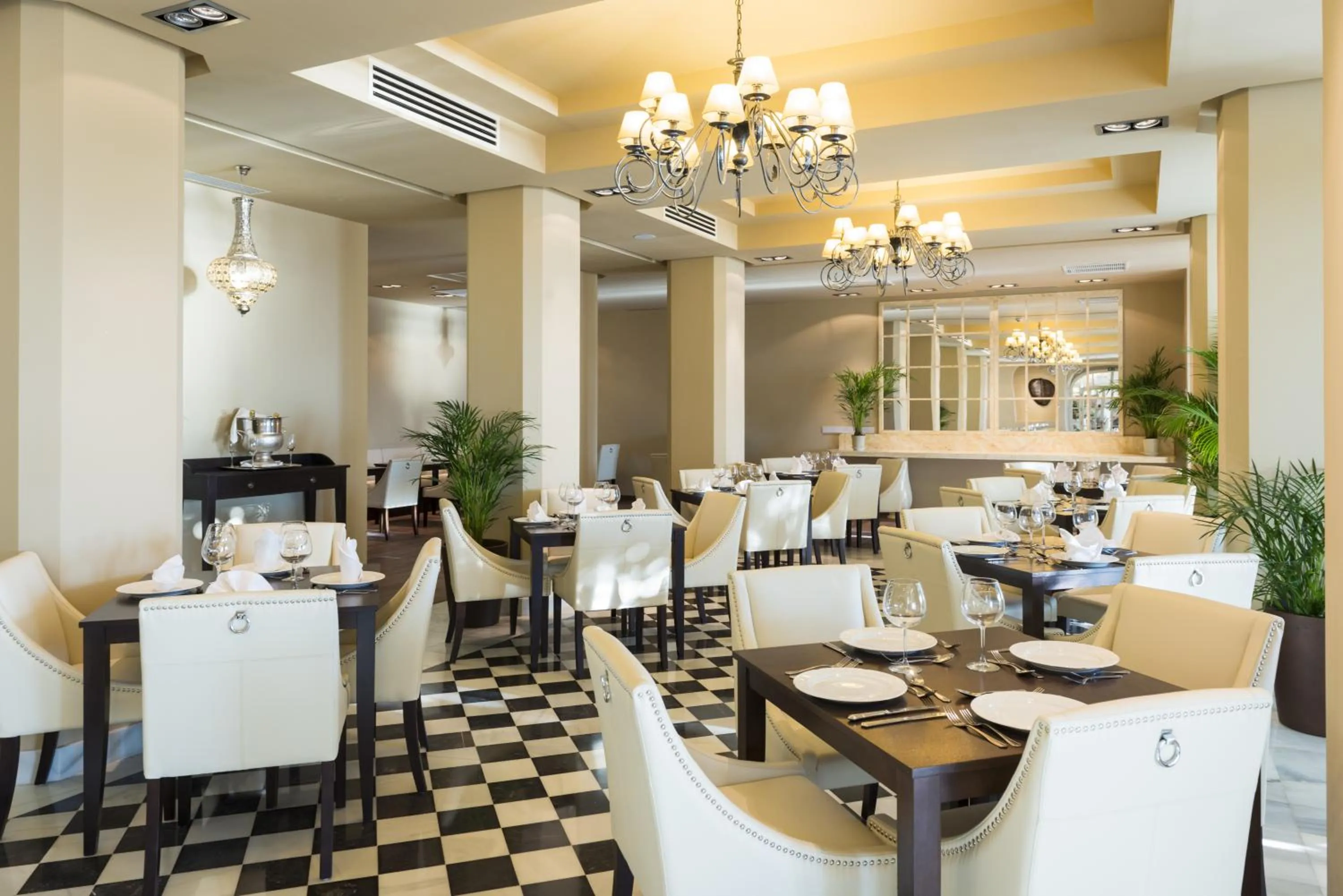 Restaurant/places to eat in Rock Hotel