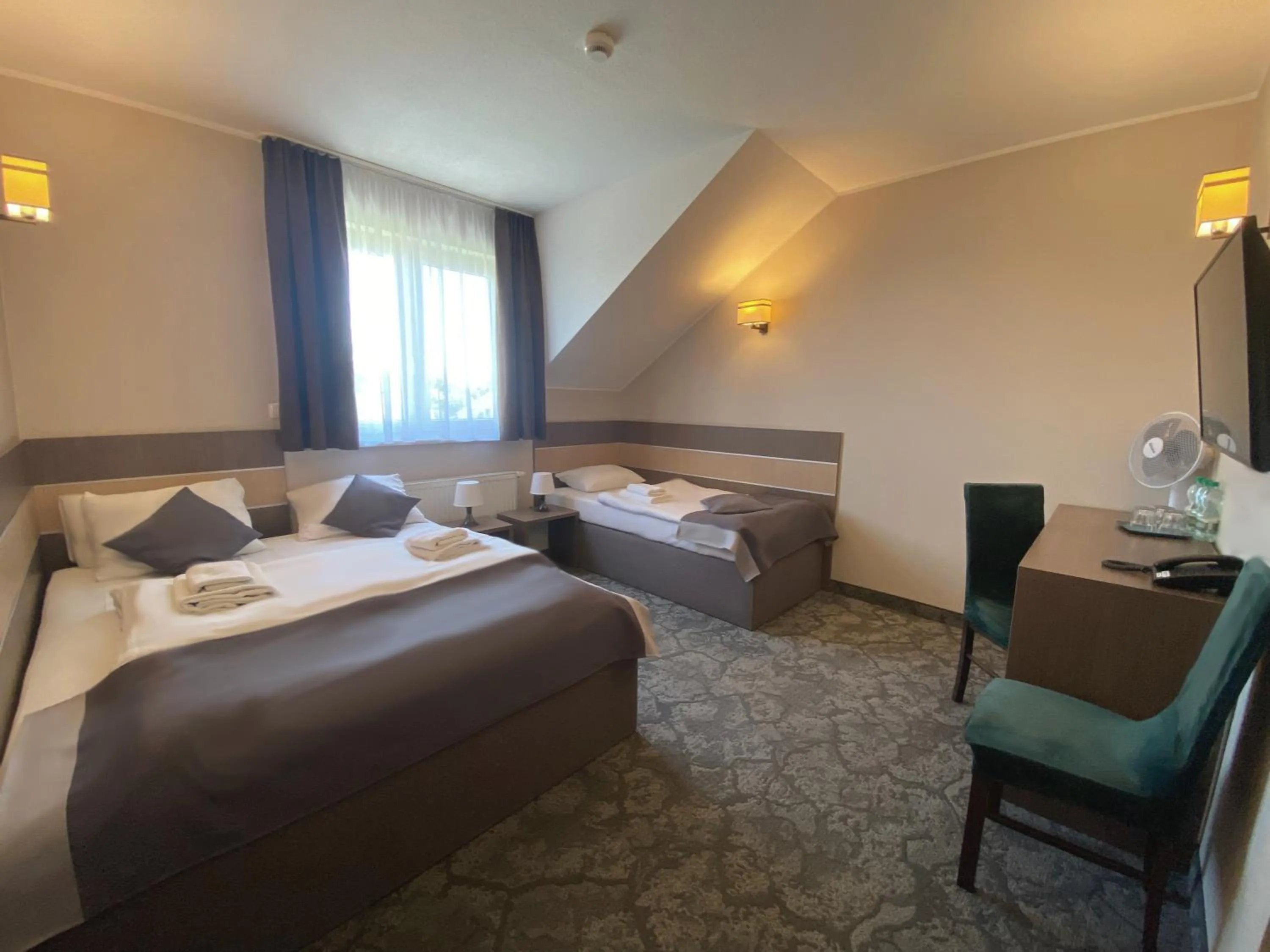 TV and multimedia, Bed in Hotel Sleep Wrocław