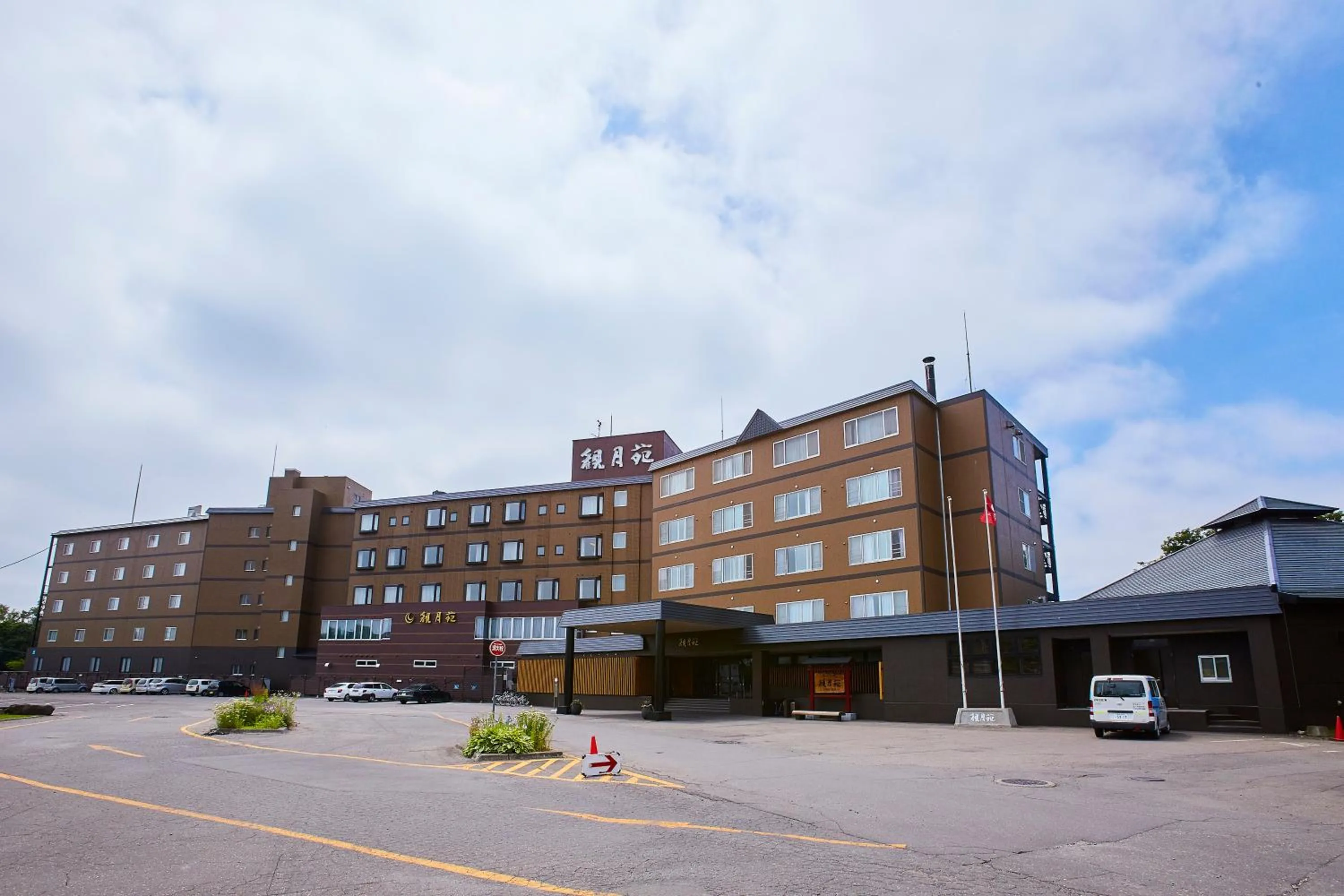 Facade/entrance in Kangetsuen