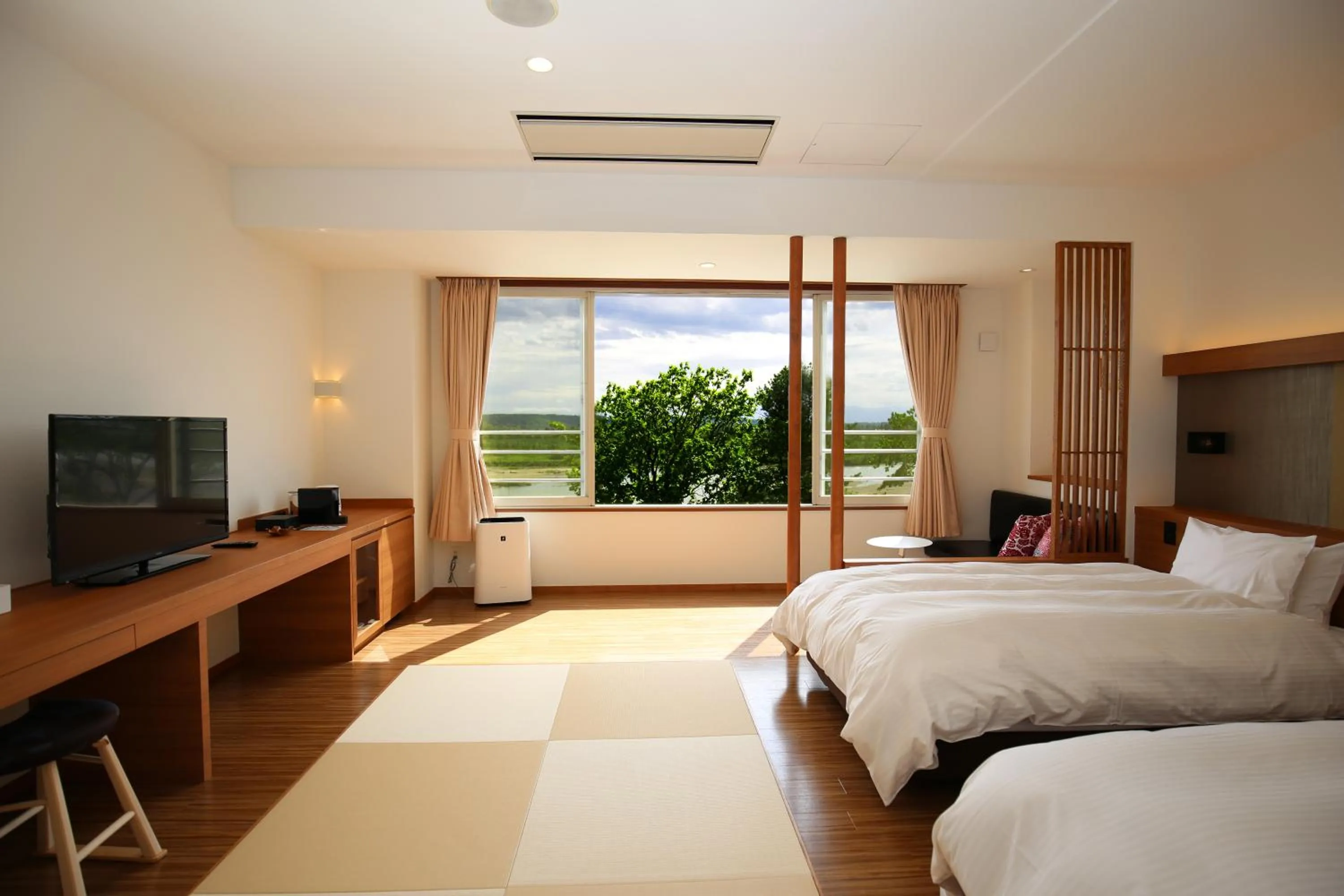 Photo of the whole room, Bed in Kangetsuen